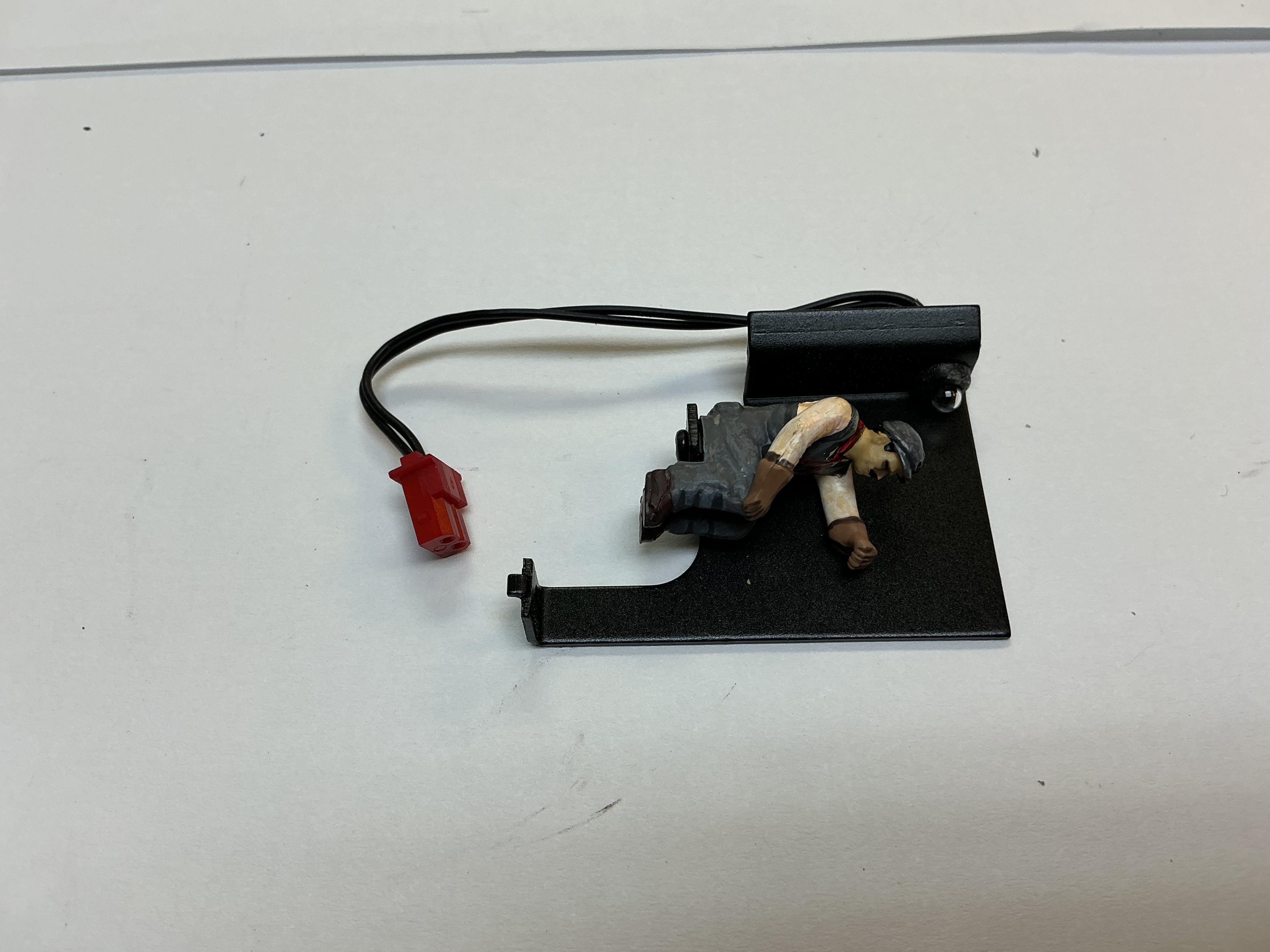 CAB INTERIOR / SHOTRT BASE / BLACK / W/ENGINEER FIGURE & LAMP / PREMIER P-5a