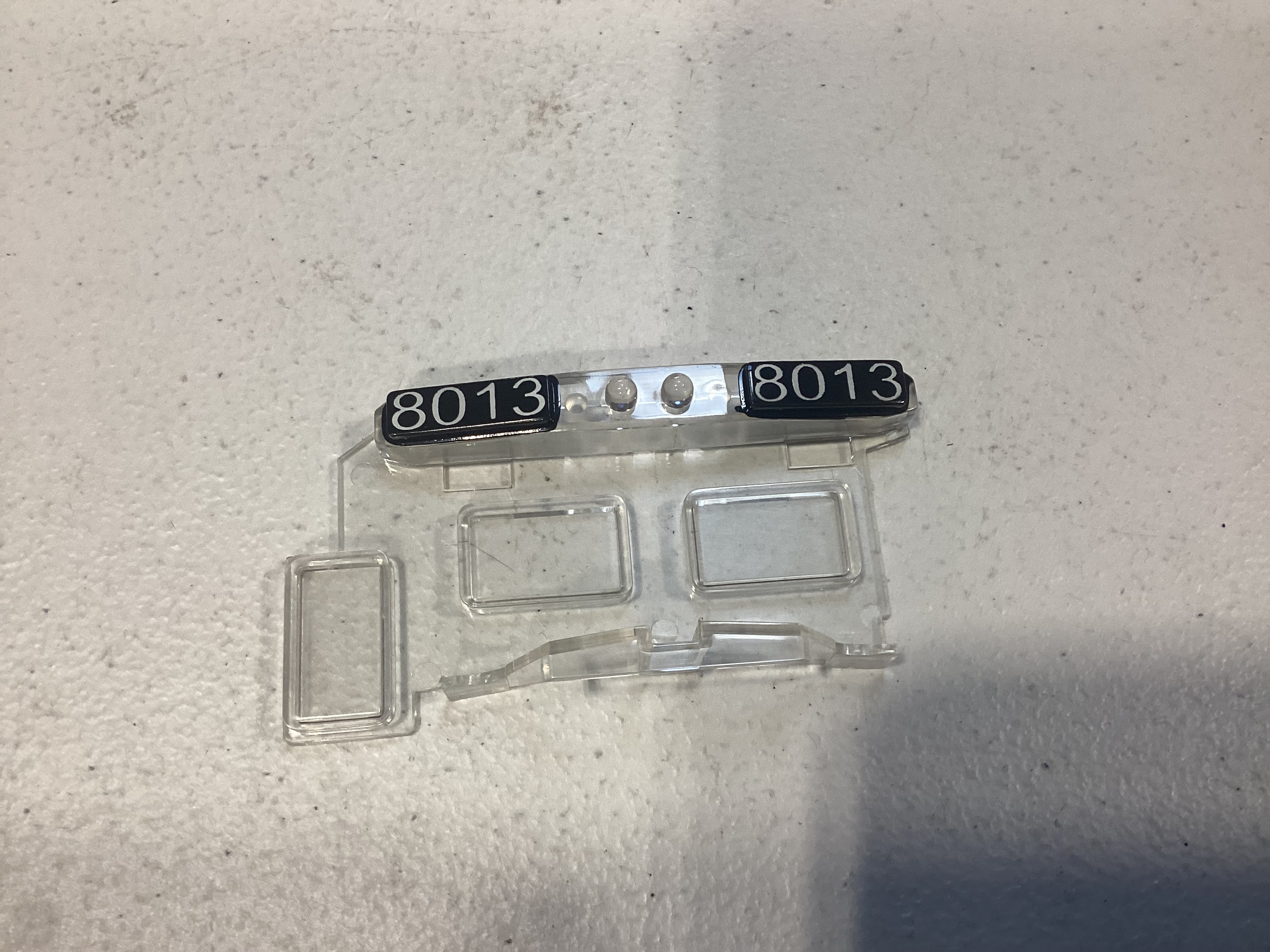 NUMBER BOARD / & WINDSHIELD INSERT / #8013 / NARROW NOSE / RAILKING ONE GAUGE DASH-8