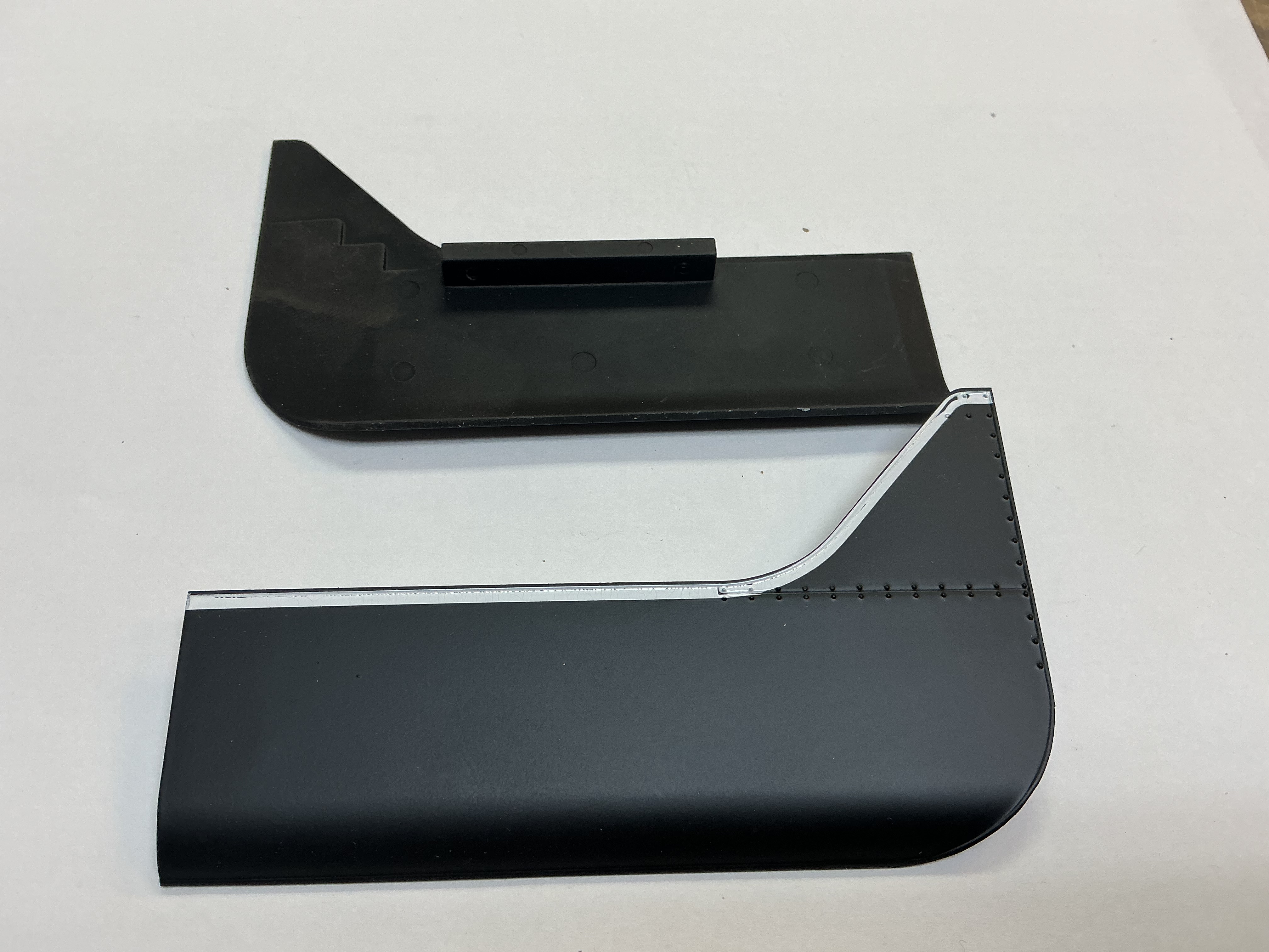 SMOKE DEFLECTOR / RH / BLACK W/WHITE STRIPE / PREMIER FEF 4-8-4