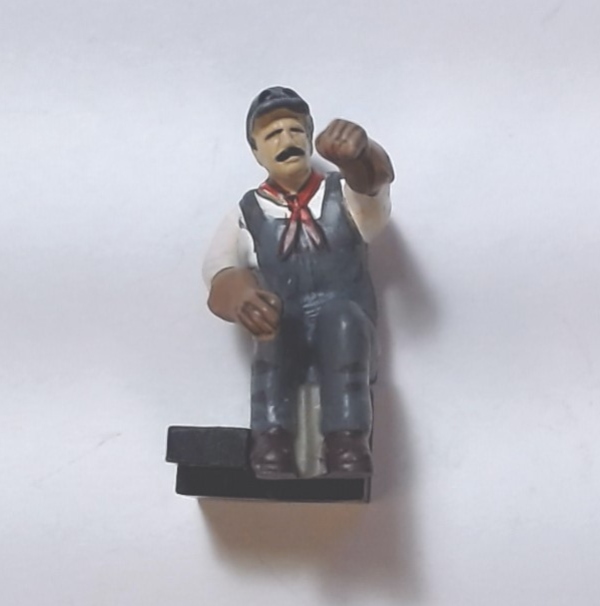 FIGURE / ENGINEER / SEATED  WITH SIDE BOTTOM SEAT / FIREMAN POSITION/ FOR STEAM