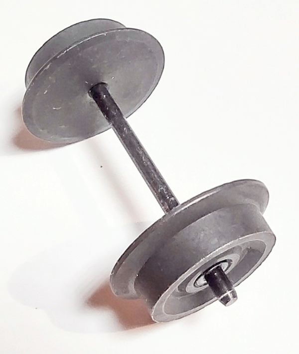 WHEEL & AXLE ASSEMBLY / SOLID / BLACK CENTER & RIM / 18.6mm D / TENDER TRUCK / PREMIER AMERICAN & ESE 4-4-0 / 