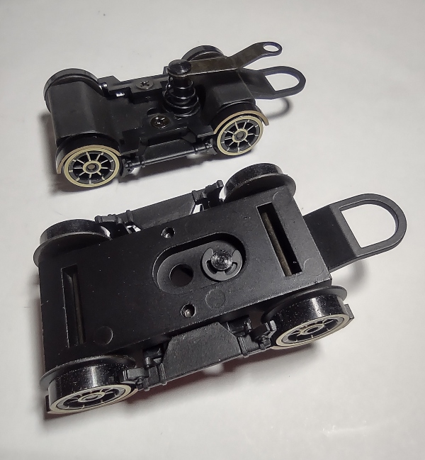 4-WHEEL PILOT TRUCK / 3-RAIL / WHITE SPOKED WHEELS / WHITE RIMS / GOLD FENDERS / PREMIER AMERICAN & ESE 4-4-0