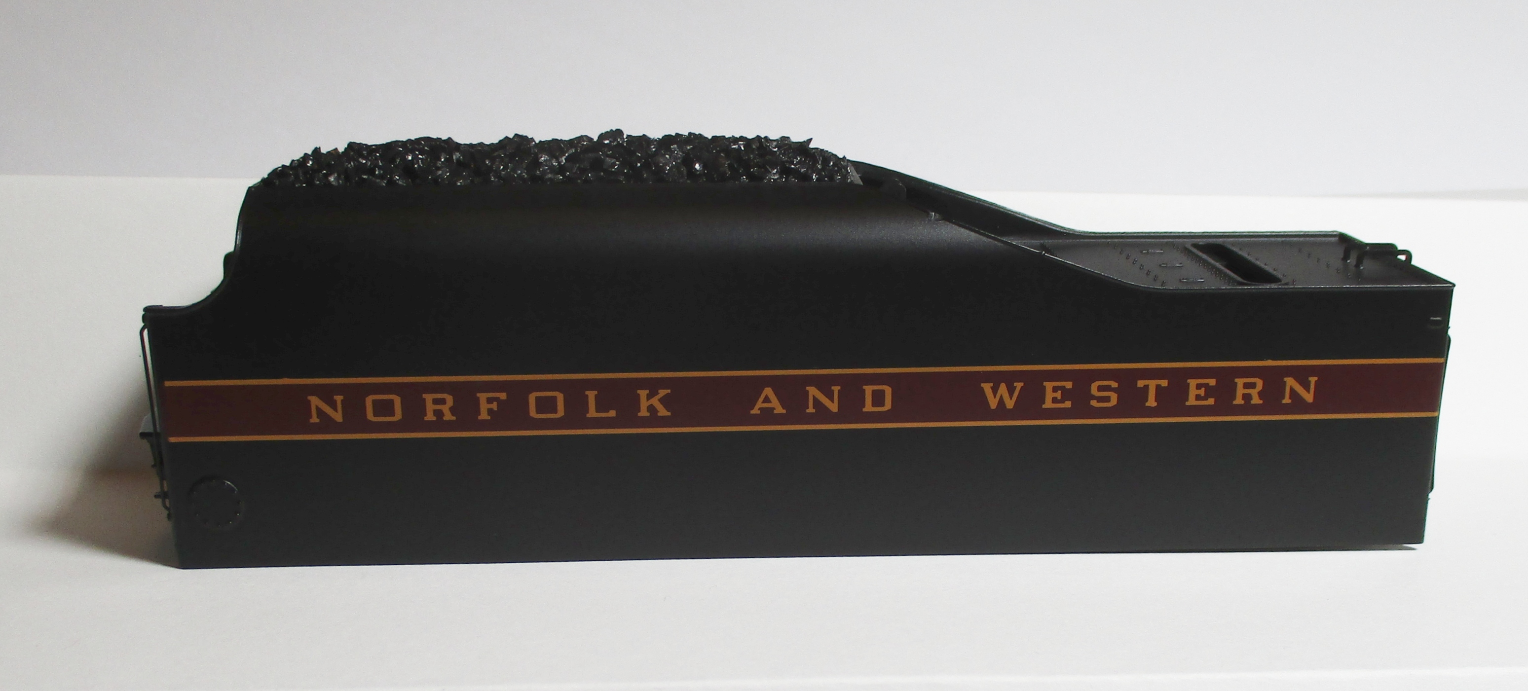 SHELL / TENDER / COMPLETE / #611 / HO SCALE N&W J CLASS 4-8-4