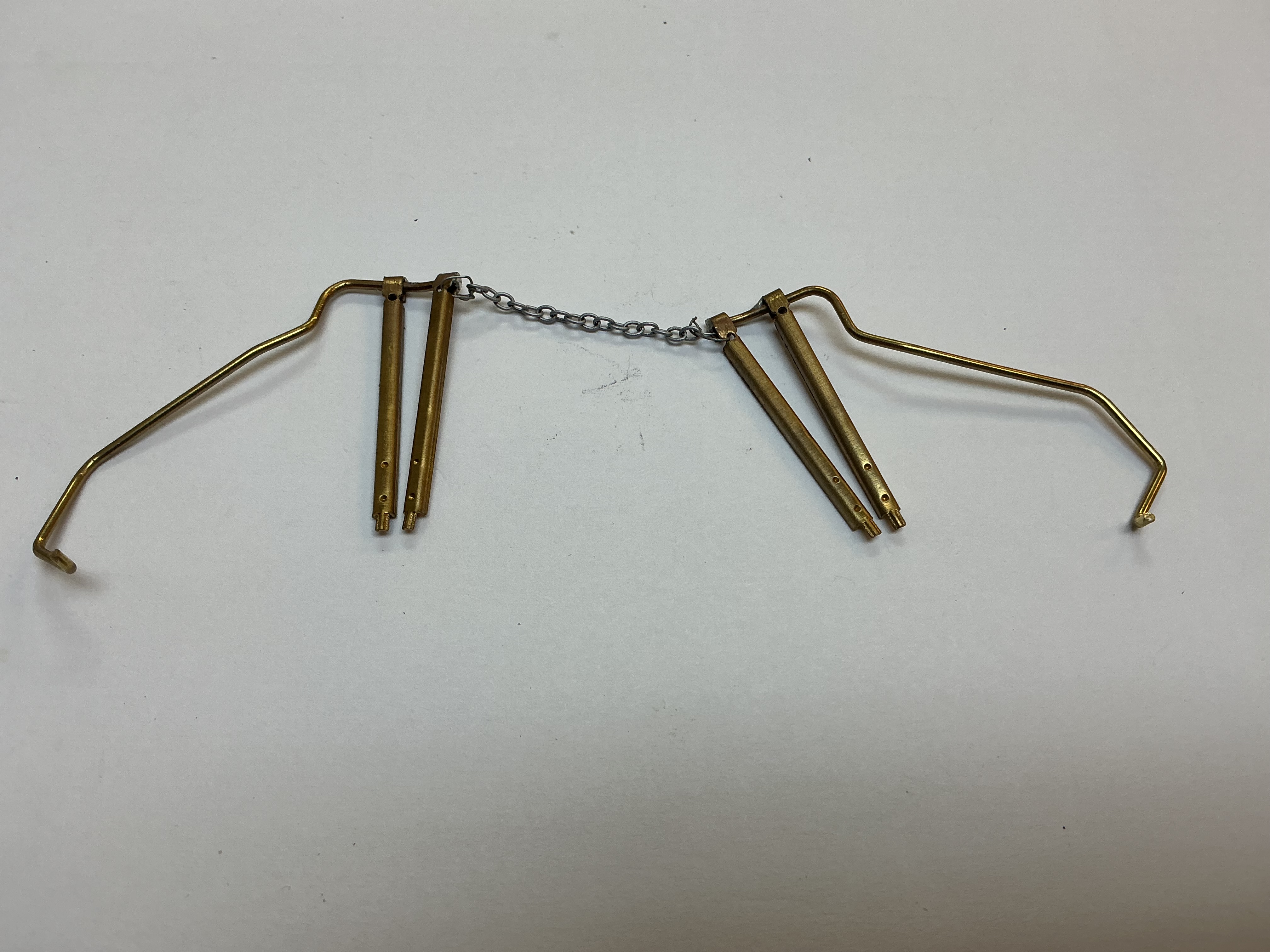 HANDRAIL / FRONT PILOT / UNPAINTED / W/CHAIN / RAILKING ONE GAUGE ES44AC