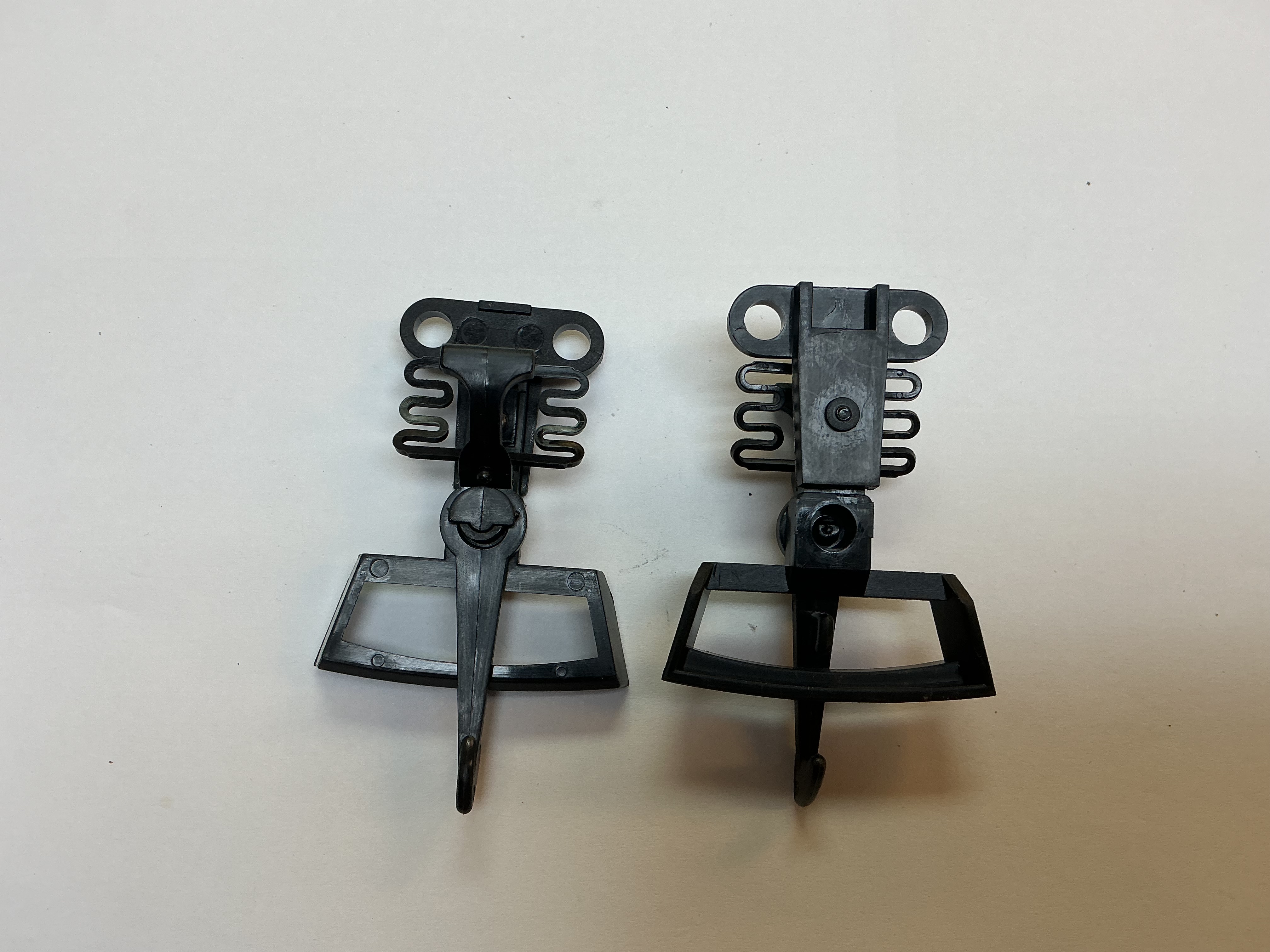 COUPLER / HOOK & LOOP / W/MOUNTING BRACKET / RAILKING ONE GAUGE ES44AC