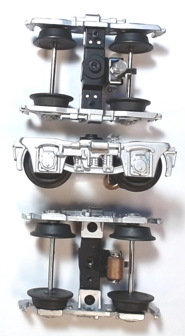 TRUCK / PASSENGER / 2-AXLE / W/PICK UP / SILVER / RAILKING 60ft STREAMLINED OBSERVATION CAR / BOAT TAIL