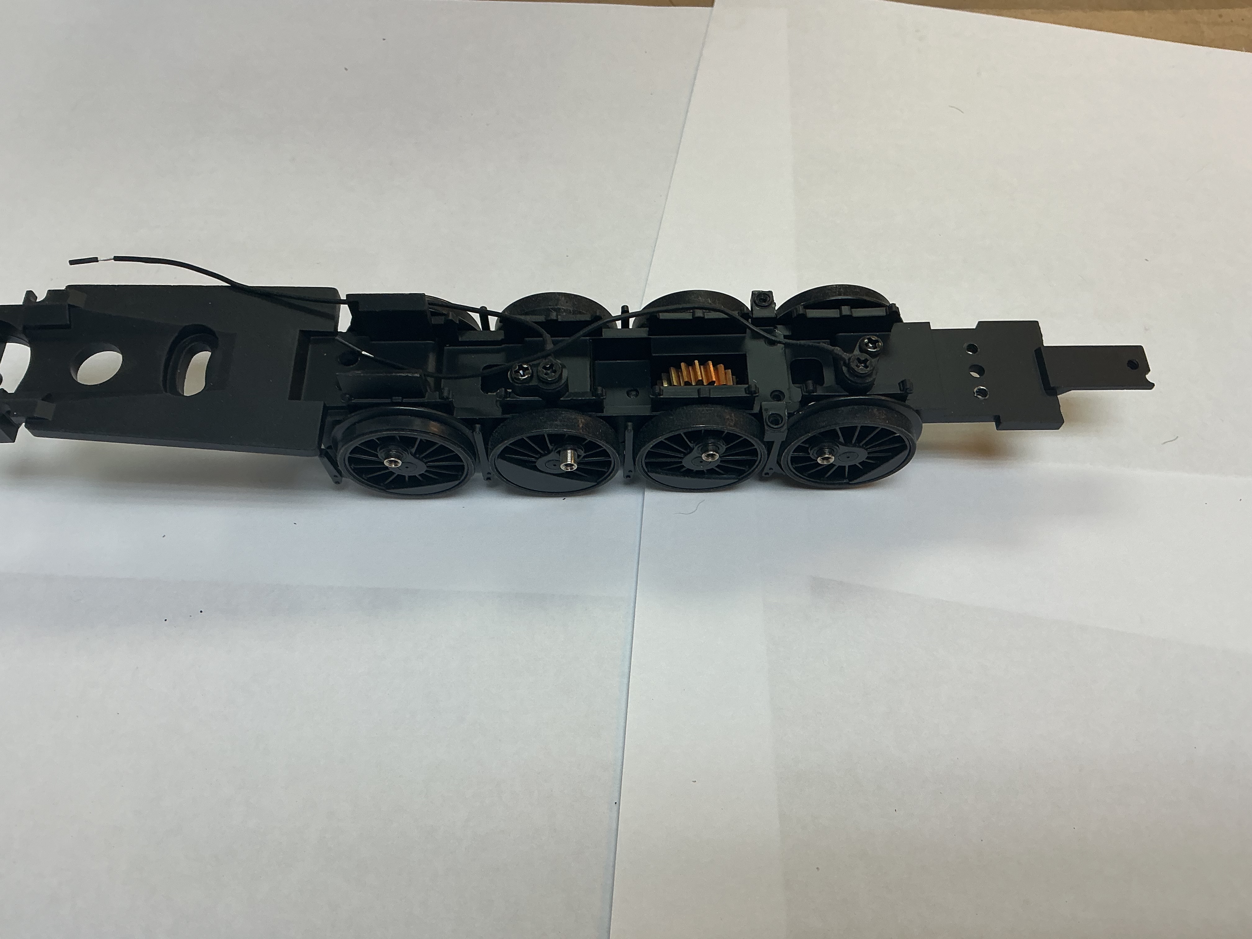 DRIVE BLOCK / 4-AXLE / PS 3/2 FEATURE / BLACK / W/BRAKE SHOES / PREMIER LIGHT MIKADO 2-8-2