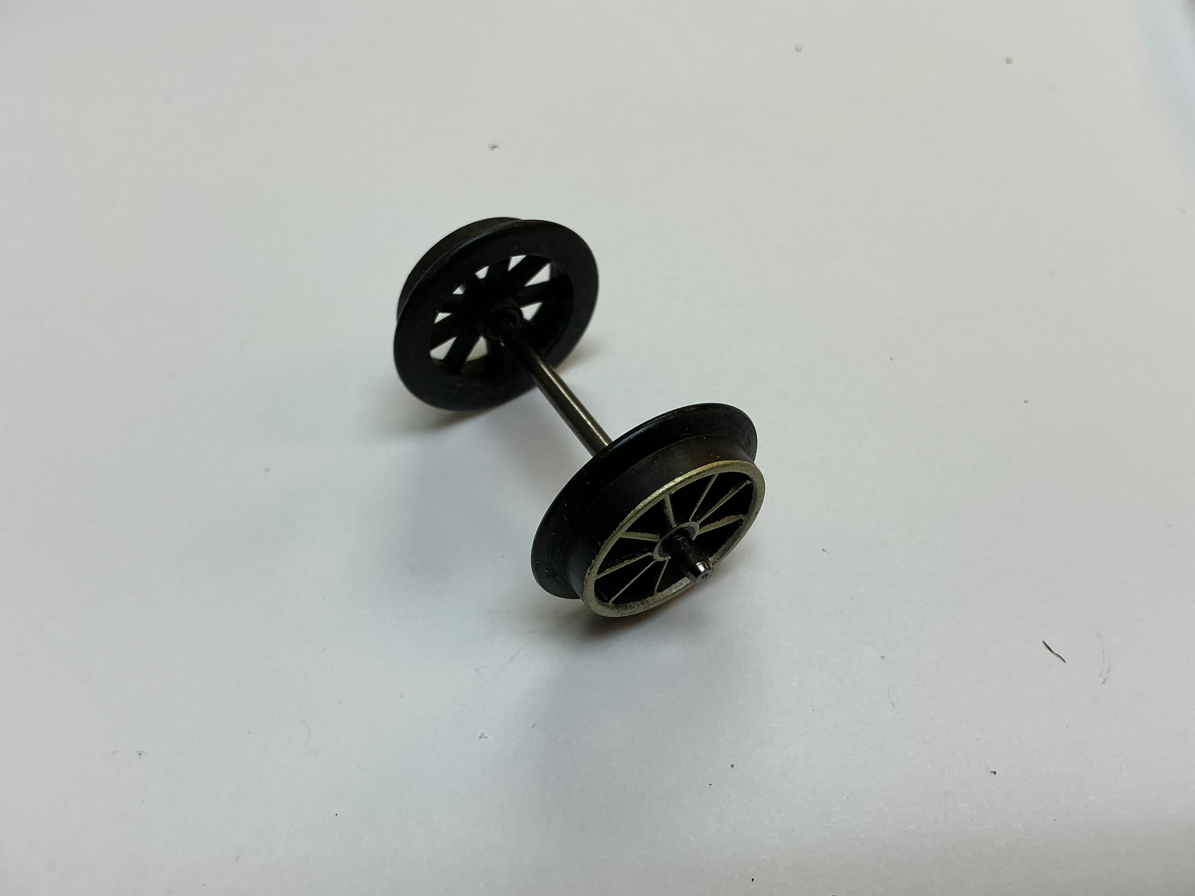 WHEEL & AXLE ASSEMBLY / SPOKED / TENDER TRUCK / W/GOLD SPOKES / PREMIER AMERICAN & ESE 4-4-0