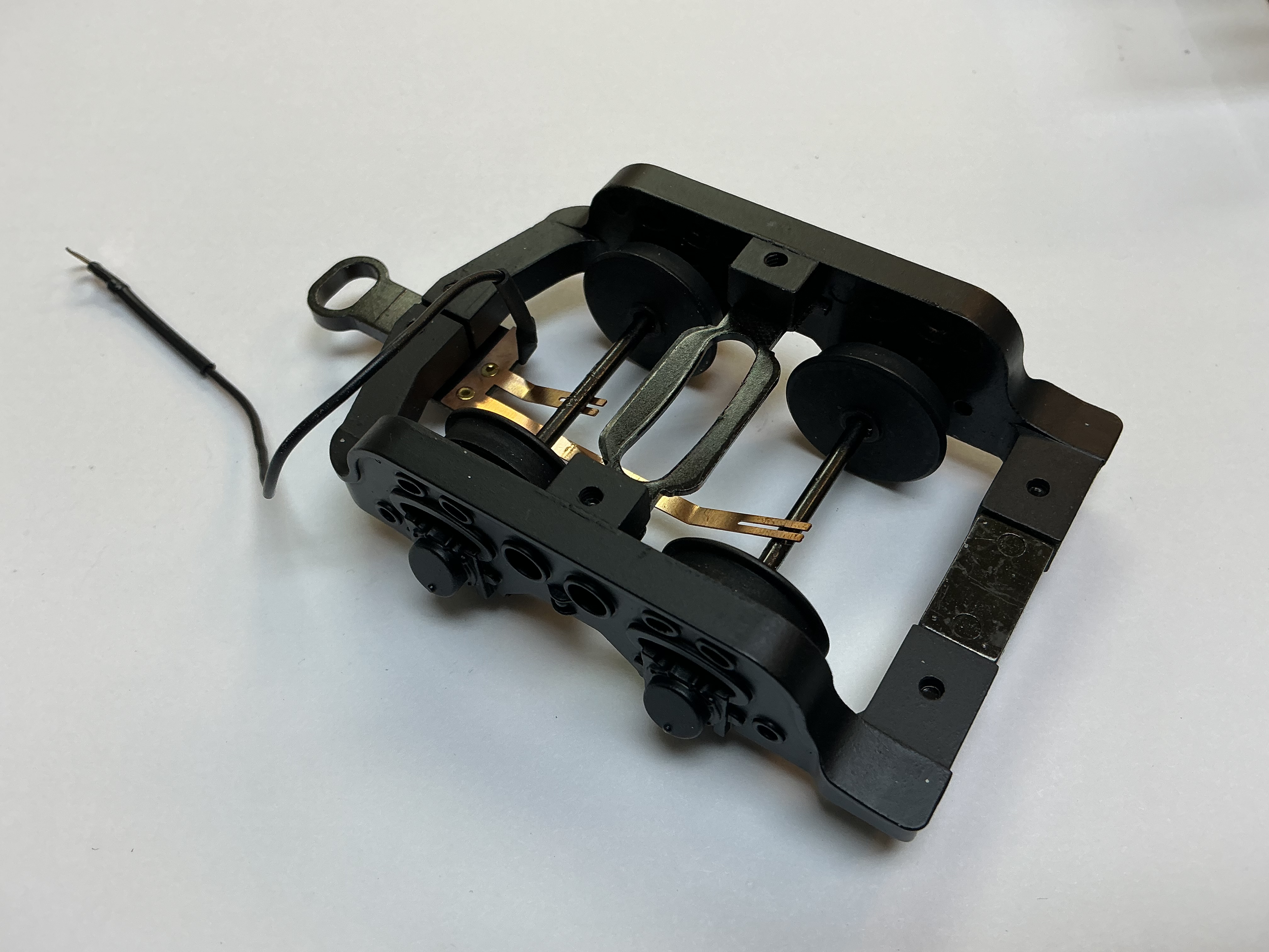 4-WHEEL TRAILING TRUCK / BRUNSWICK GREEN / W/AXLE CONTACTS / 2-RAIL / PREMIER J-1 2-10-4