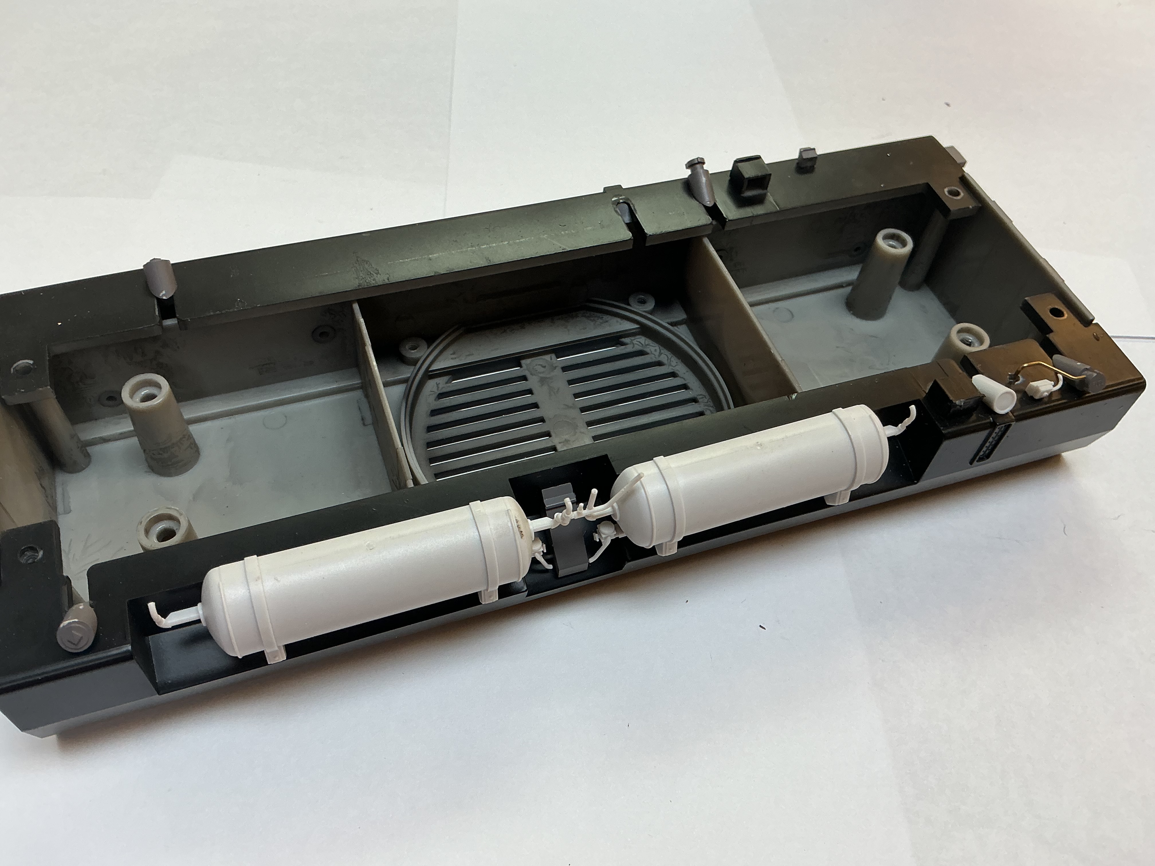 FUEL TANK / COLORS MAY VARY / W/O SPEAKER / RAILKING ONE GAUGE ES44AC