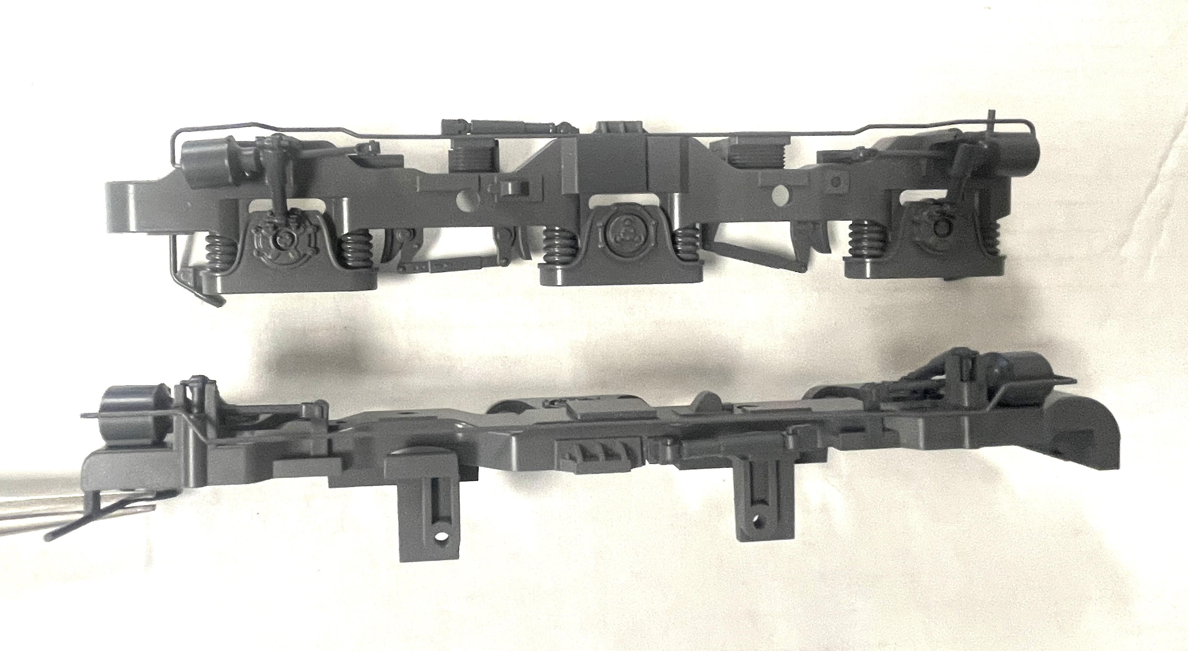 SIDE FRAME / 3-AXLE / HIGH ADHESION / RF OR LR / GRAY / RAILKING ONE GAUGE ES44AC