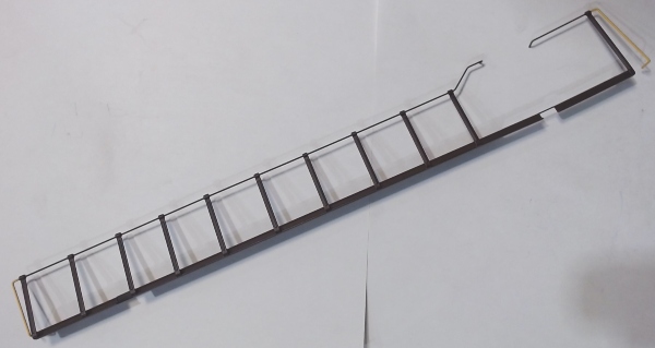 HANDRAIL / RH LONG / DM&IR MAROON & YELLOW / PREMIER GP38-2