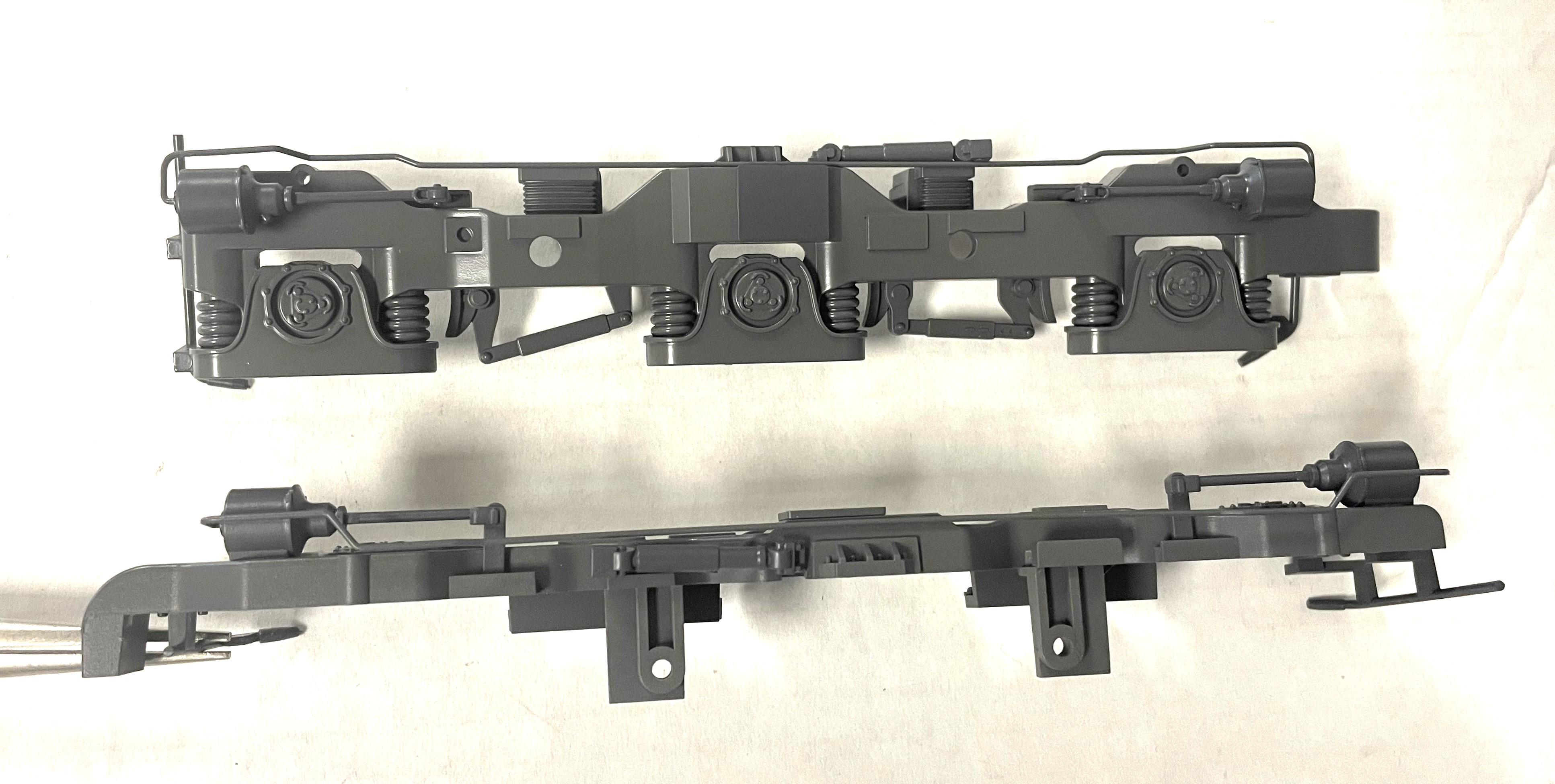 SIDE FRAME / 3-AXLE / HIGH ADHESION / LF OR RR / GRAY / RAILKING ONE GAUGE ES44AC