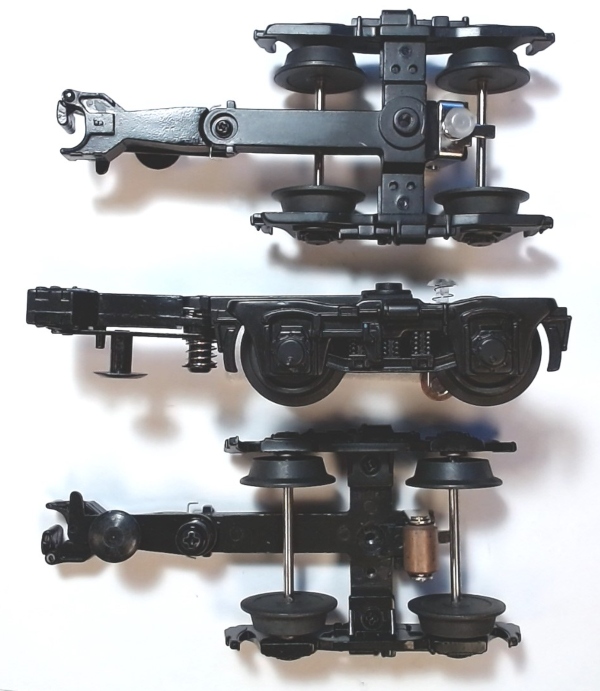 TRUCK / PASSENGER / 2-AXLE / W/MAGNETIC COUPLER / W/PICK UP / BLACK / RAILKING 60ft STREAMLINED CARS