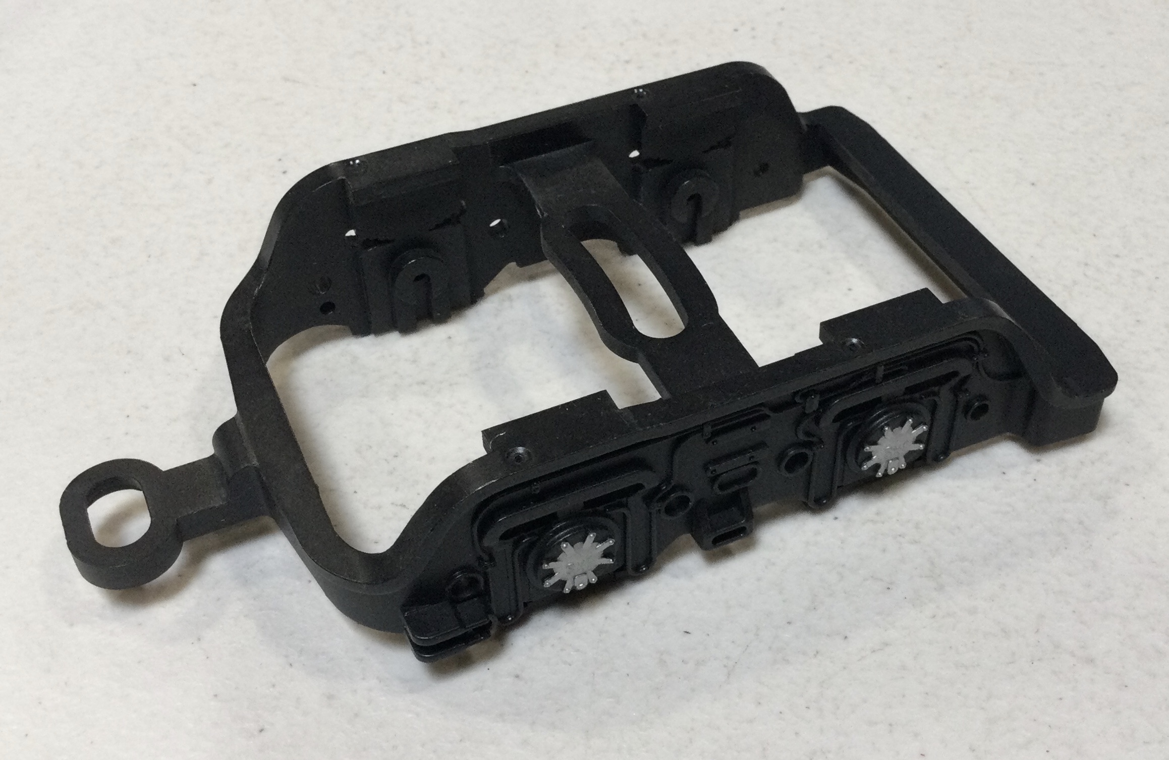 4-WHEEL TRAILING TRUCK / FRAME ONLY / BLACK W/SILVER CAPS / RAILKING ONE GAUGE CHALLENGER