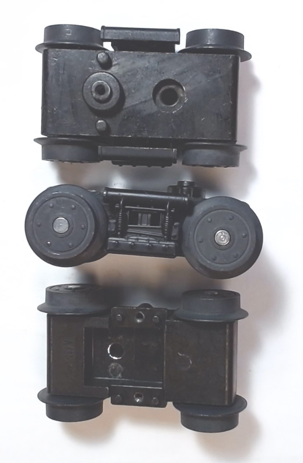 4-WHEEL TRUCK / NON-POWERED / SMALL / STUDDED WHEELS / BOTTOM MOUNT FRAMES / EARLY STYLE W/O GND. POST / RAILKING PCC STREET CAR