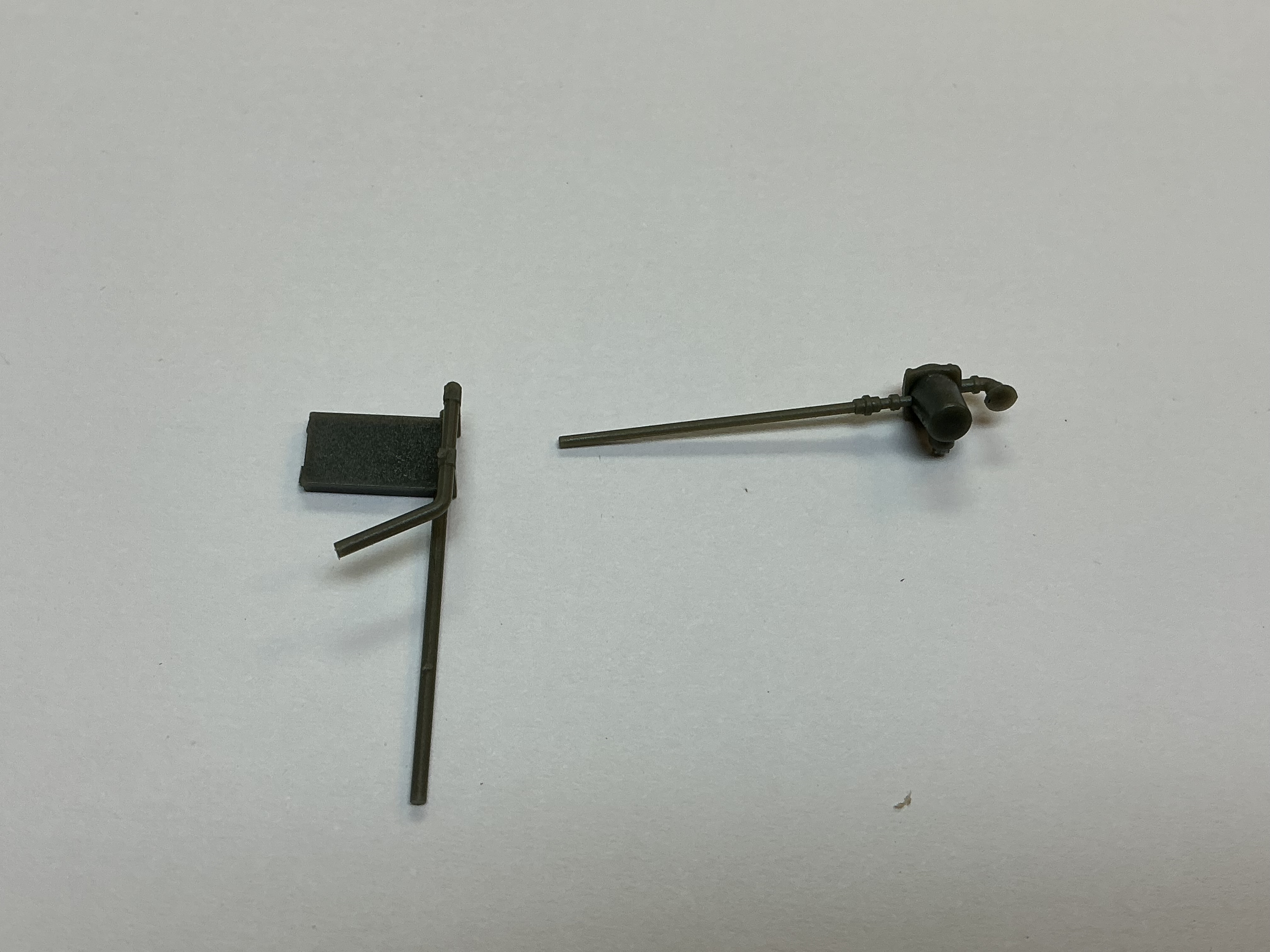 FUEL LINE W/FILTER / RH FRAME / REAR / UNPAINTED / RAILKING ONE GAUGE ES44AC