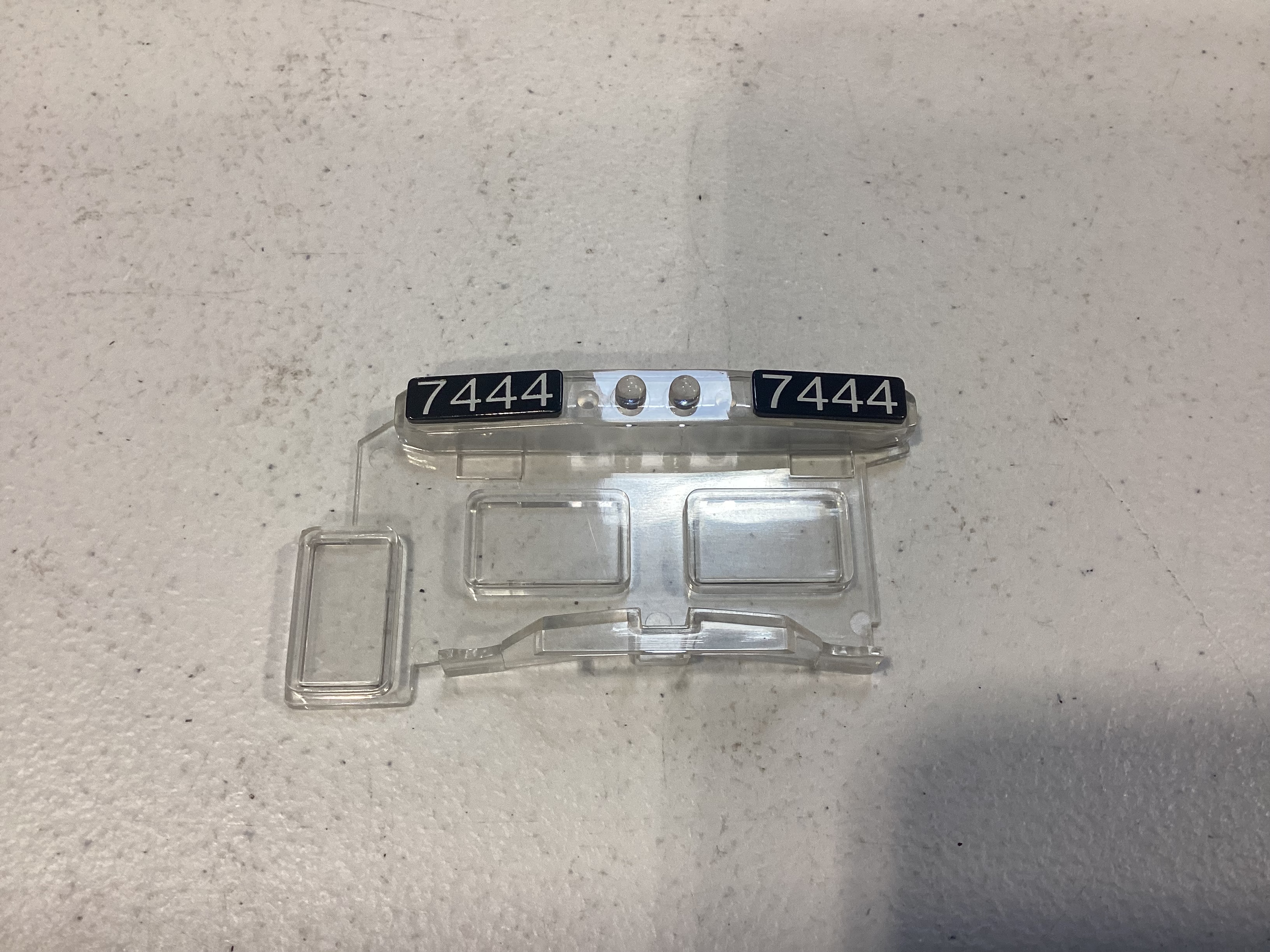 NUMBER BOARD / & WINDSHIELD INSERT / #7444 / NARROW NOSE / RAILKING ONE GAUGE DASH-8