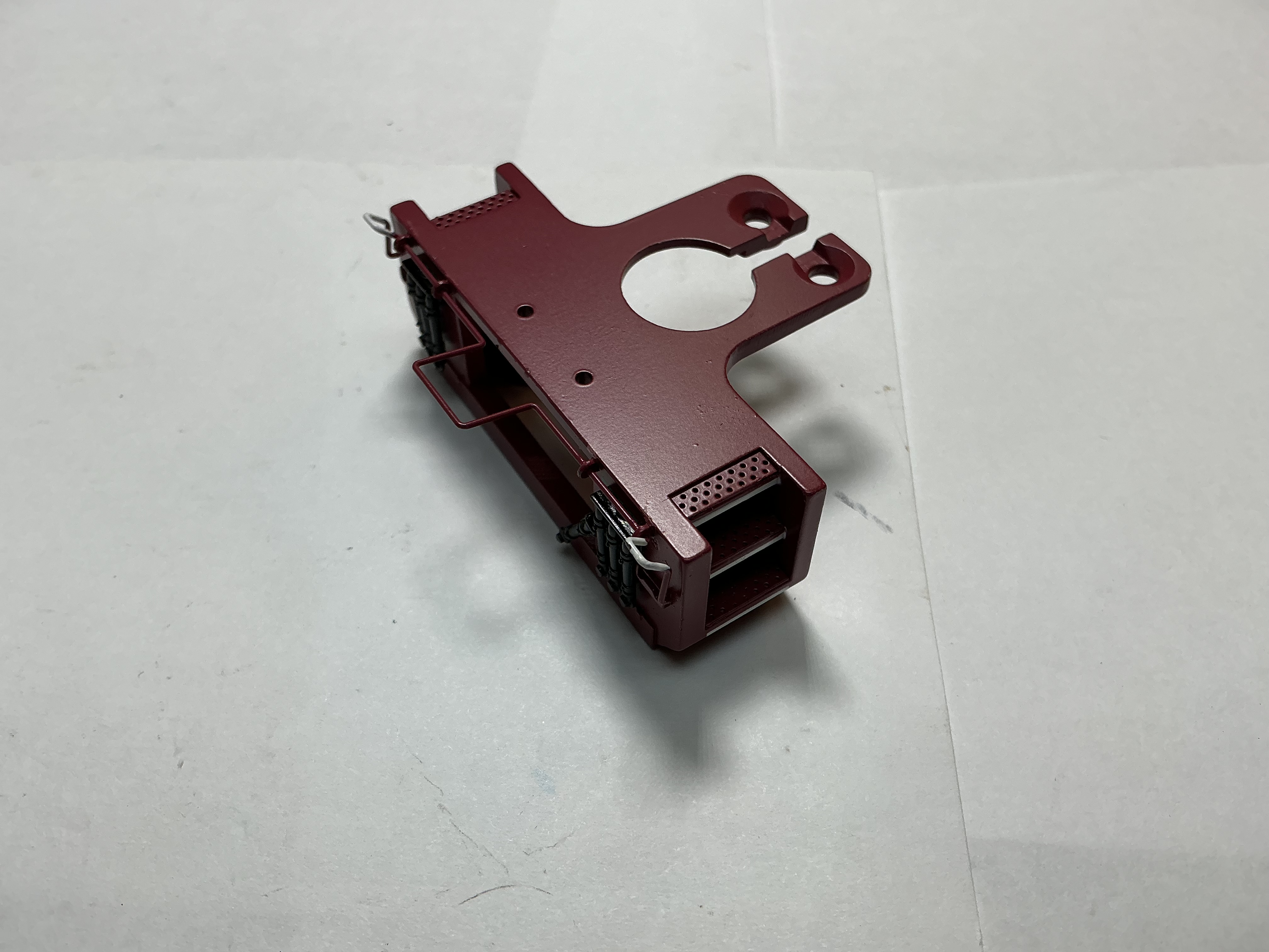 PILOT / 2 HOLE / MAROON W/WHITE STEPS / W/CUT LEVER & BRAKE HOSES / PREMIER SD70ACE 