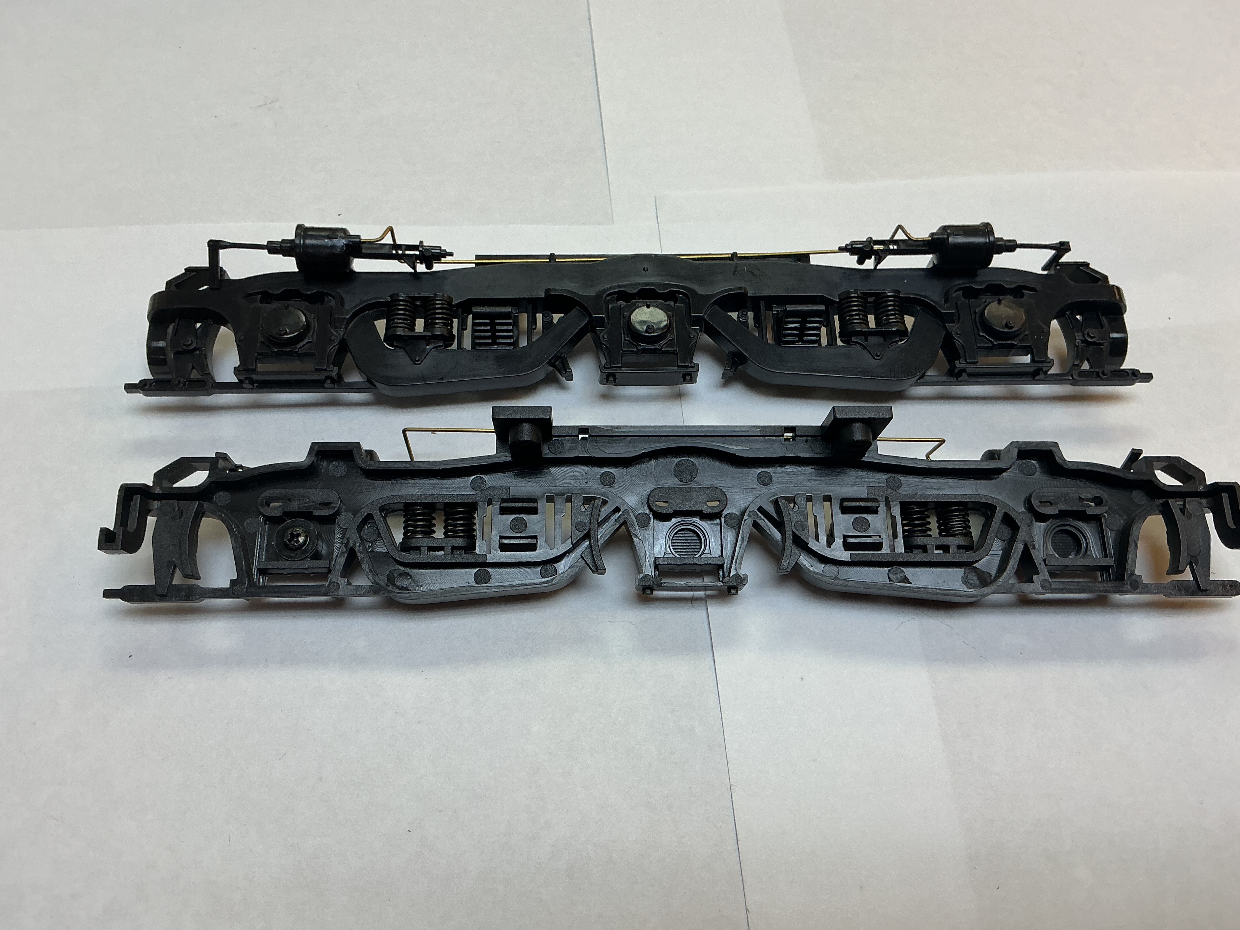 SIDE FRAME / 3-AXLE / LH & RH / BLACK / RAILKING ONE GAUGE ALCO PA & PB
