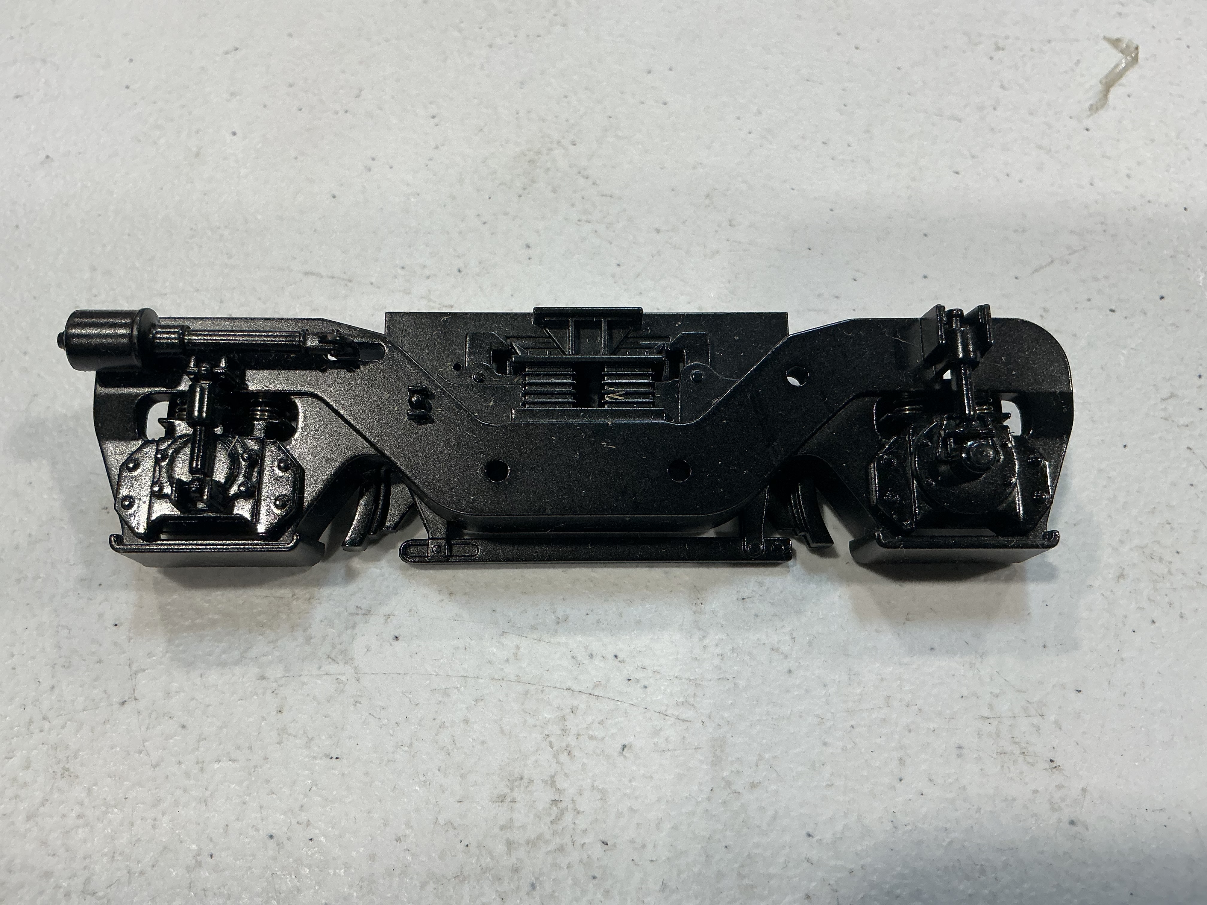 SIDE FRAME / 2-AXLE / BLACK / FITS LH & RH / W/O AIR LINE / RAILKING ONE GAUGE DASH-8 