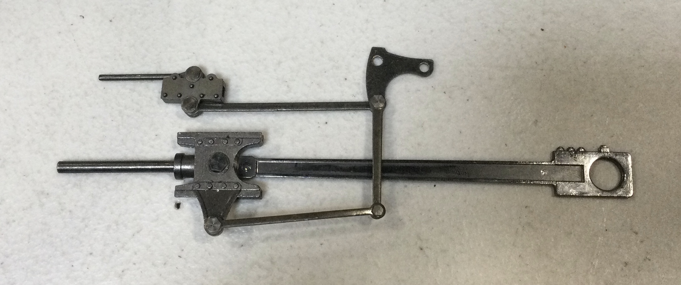 MAIN ROD & CROSSHEAD ASSEMBLY / LH / BLACKENED / ALL ENGINES / RAILKING ONE GAUGE TRIPLEX