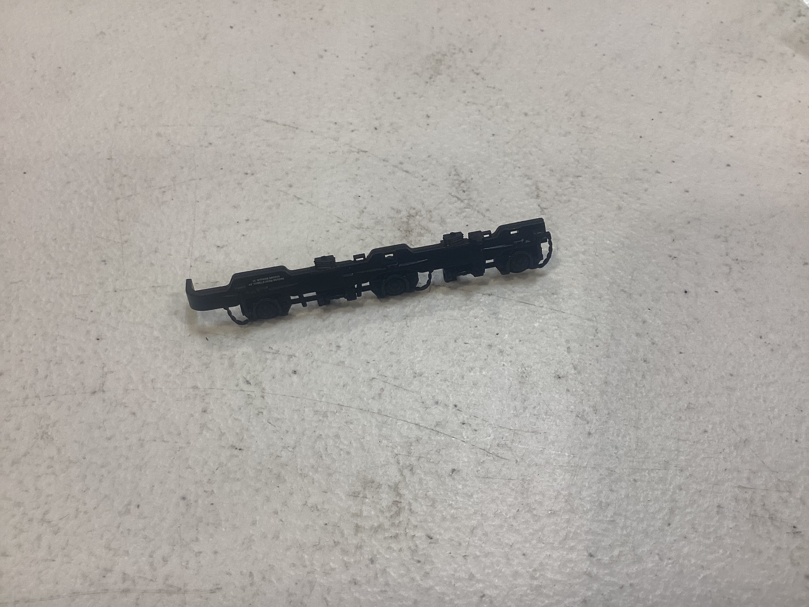 SIDE FRAME / 3-AXLE / RF OR LR / SILVER / W/O BRAKE LINE / HO SCALE SD70ACE