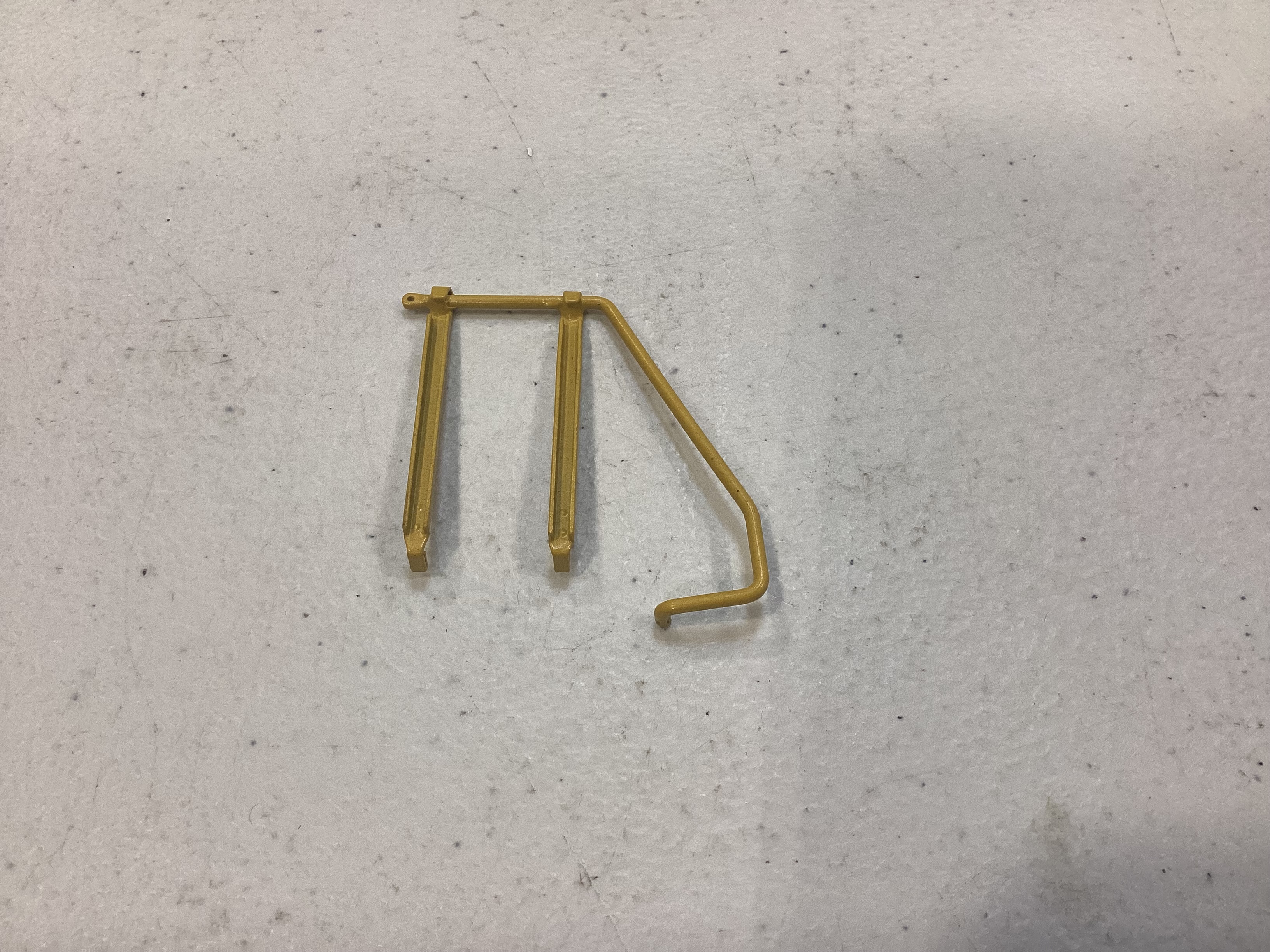 HANDRAIL / REAR PILOT DECK / RH SIDE / YELLOW / NARROW NOSE / RAILKING ONE GAUGE DASH-8