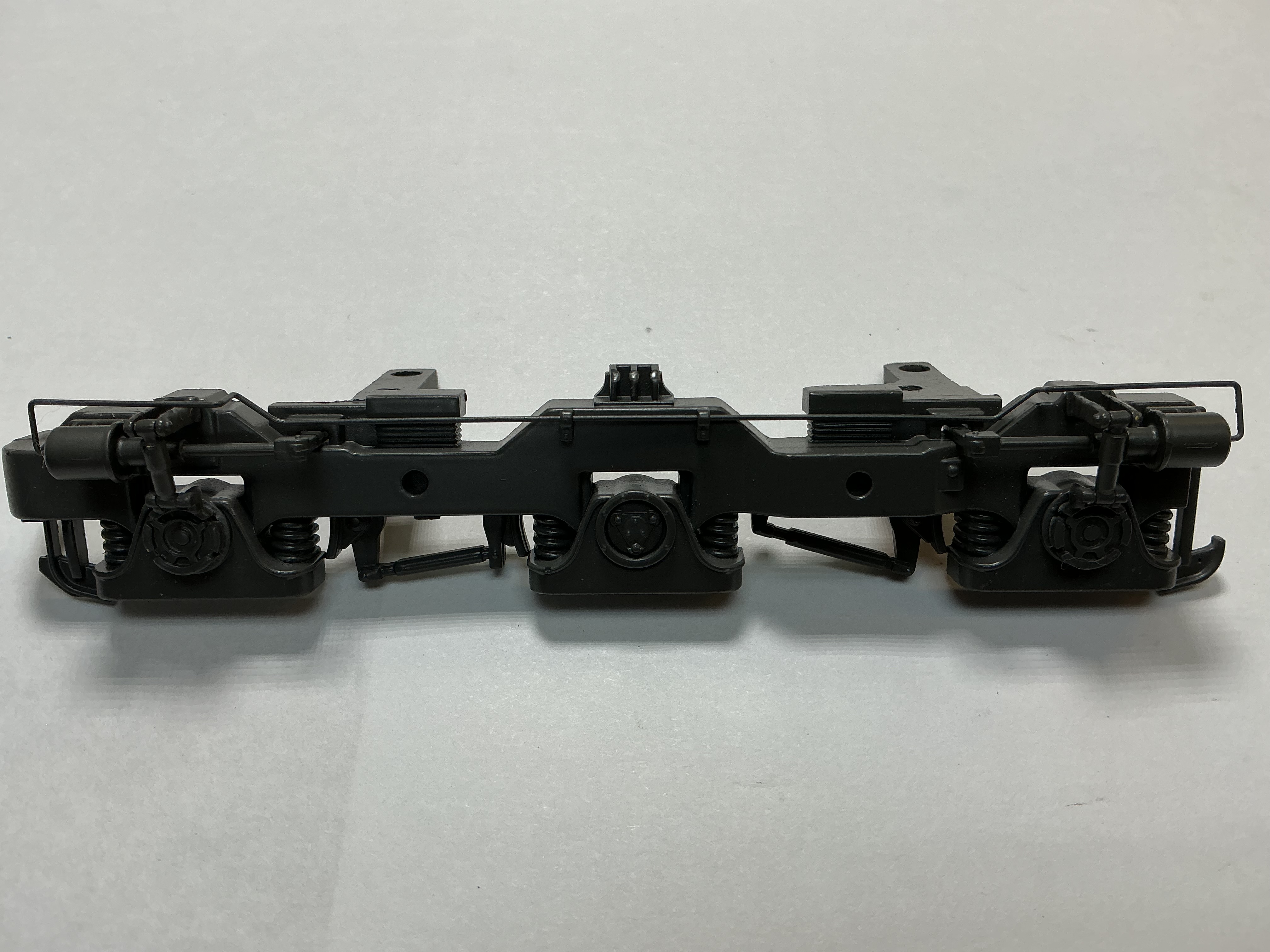 SIDE FRAME / 3-AXLE / LR OR RF / UP GRAY / W/BRAKE LINE & SEPARATE AIR CYLINDERS / PREMIER AC4400CW
