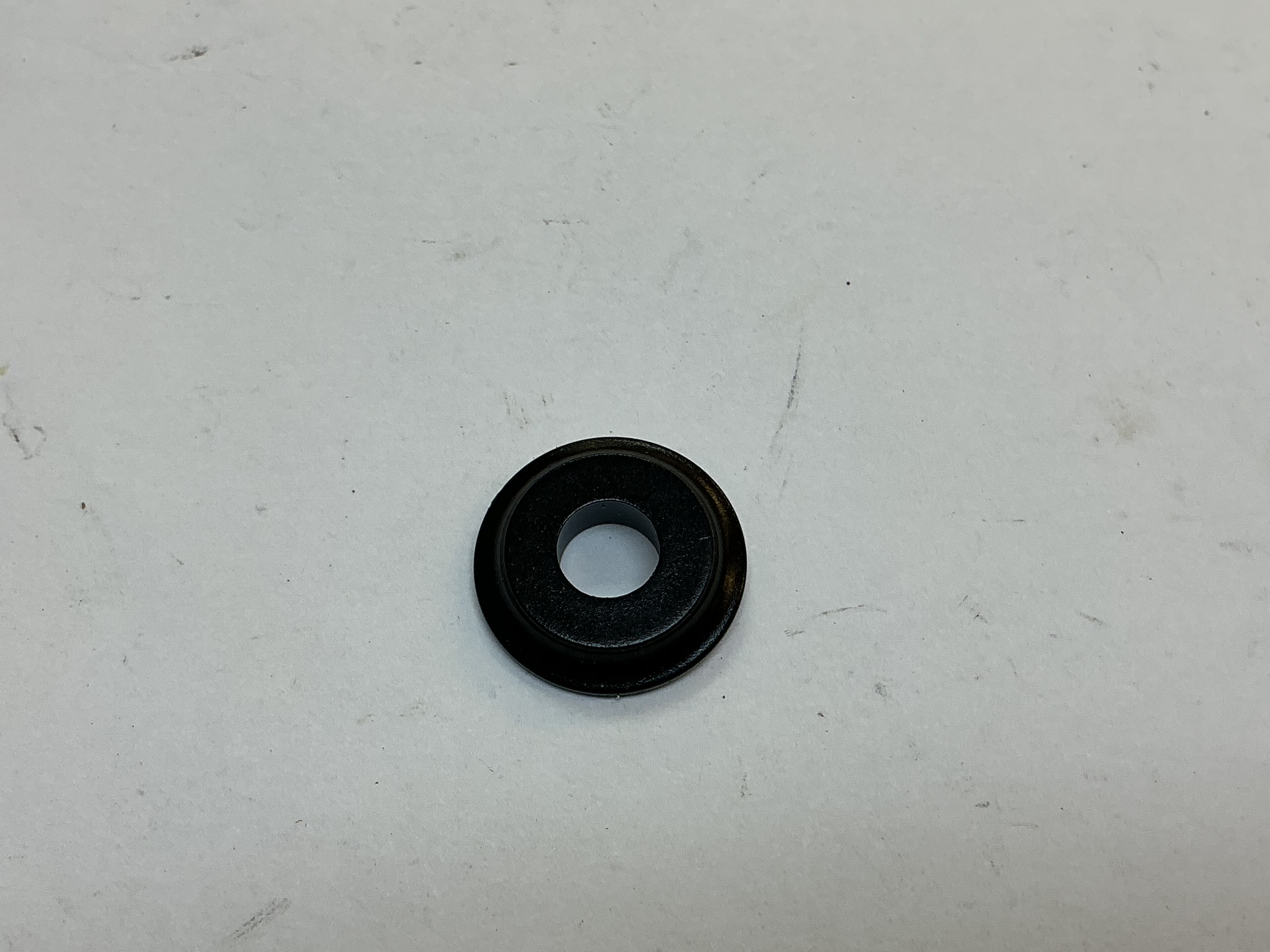 WASHER / PLASTIC / 16.75mm O.D. x 6.3mm I.D. x 4.2mm THICK / RAILKING ONE GAUGE F-3 & F-7