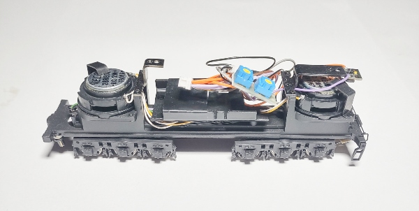 TENDER FRAME / W/O PCBS / W/O SHELL / W/SPEAKERS & HARNESSES / HO SCALE CAB FORWARD 4-8-8-2