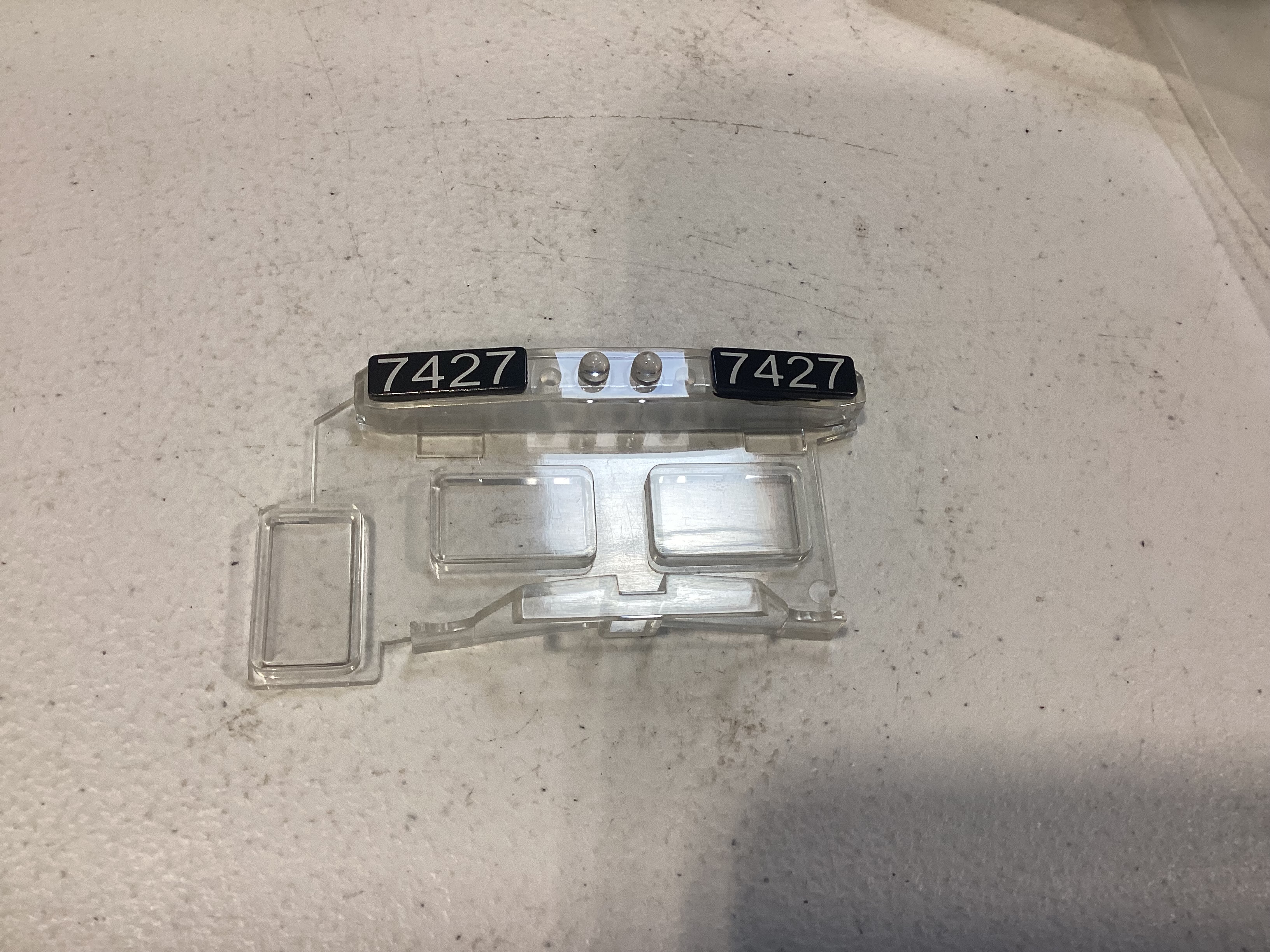 NUMBER BOARD / & WINDSHIELD INSERT / #7427 / NARROW NOSE /RAILKING  ONE GAUGE DASH-8