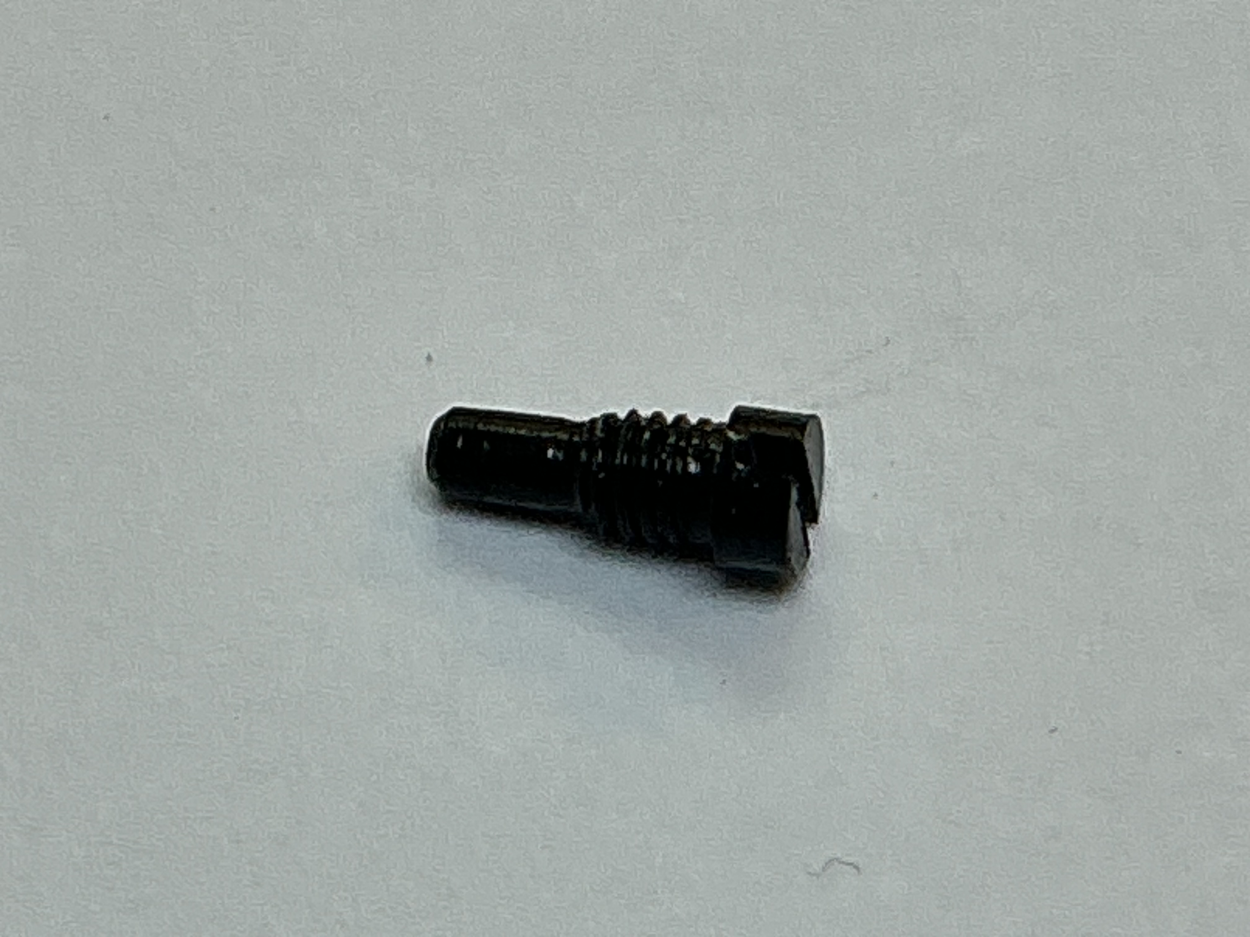 SHOULDER SCREW / INVERTED SHOULDER LENGTH 3mm / BLACK / M2.5 x 0.45 x 5.5mm L / FLATHEAD SLOT SCALE COUPLER MOUNTING