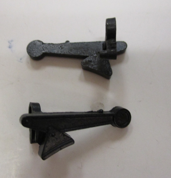 BRAKE SHOE / BLACK / DIE-CAST / RH / REAR DRIVERS / PREMIER T-1 4-4-4-4