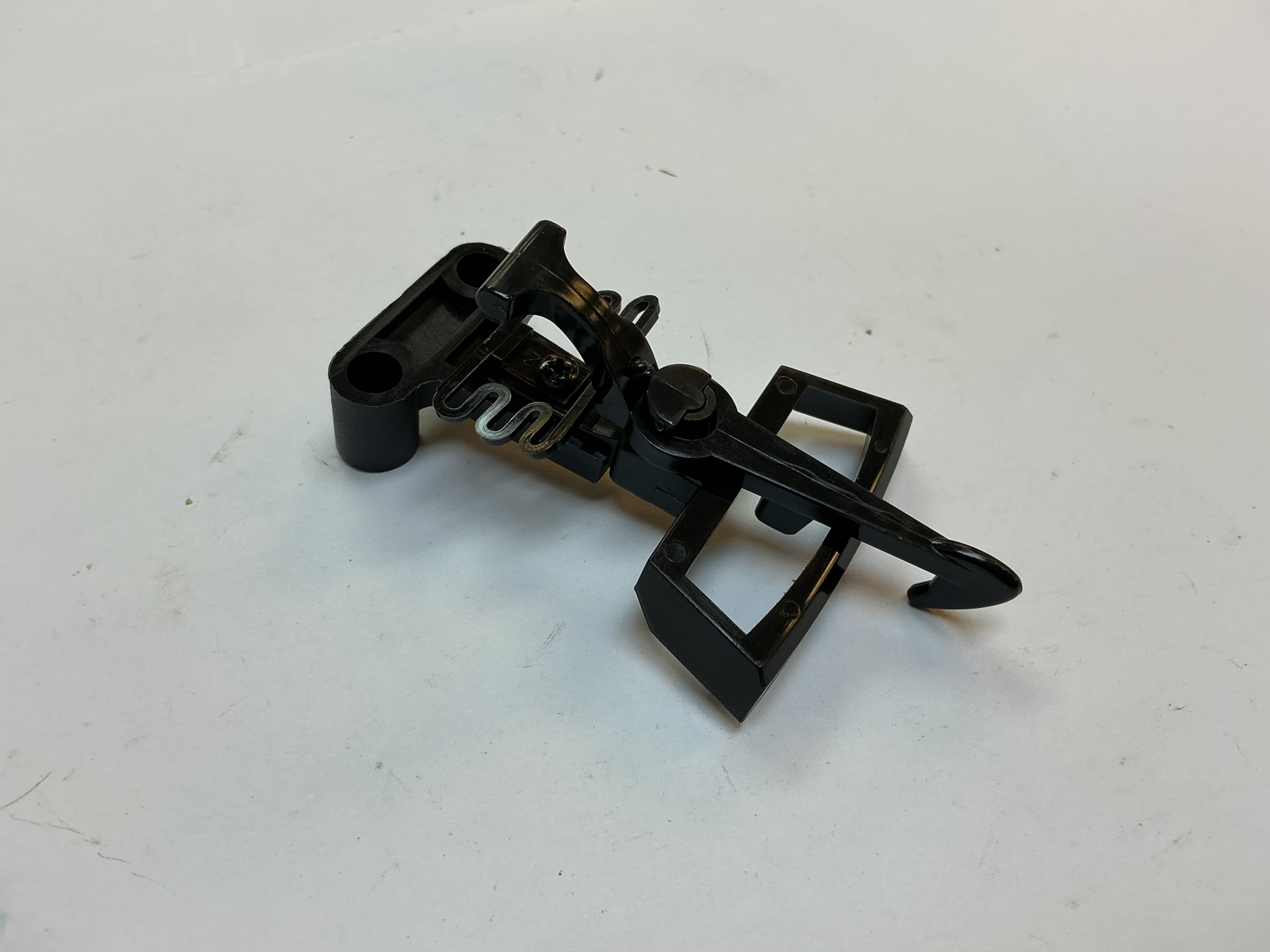 COUPLER / HOOK & LOOP / W/SPRING / W/MOUNTING BRACKET / RAILKING ONE GAUGE F-3