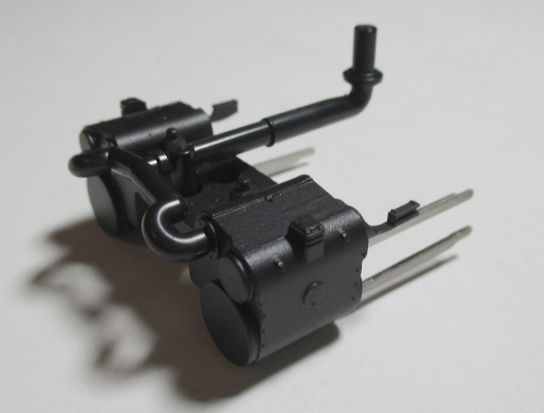 STEAM CHEST / W/SATIN CROSSHEAD GUIDES / W/PIVOTING STEAM EXHAUST PIPE / BLACK / REAR ENGINE / HO SCALE CAB FORWARD 4-8-8-2