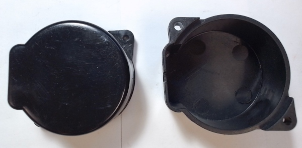 SPEAKER ENCLOSURE / FOR 50mm SPEAKERS / 28mm H / PLASTIC / BAG OF 10 SPECIAL / IMPROVES BASS