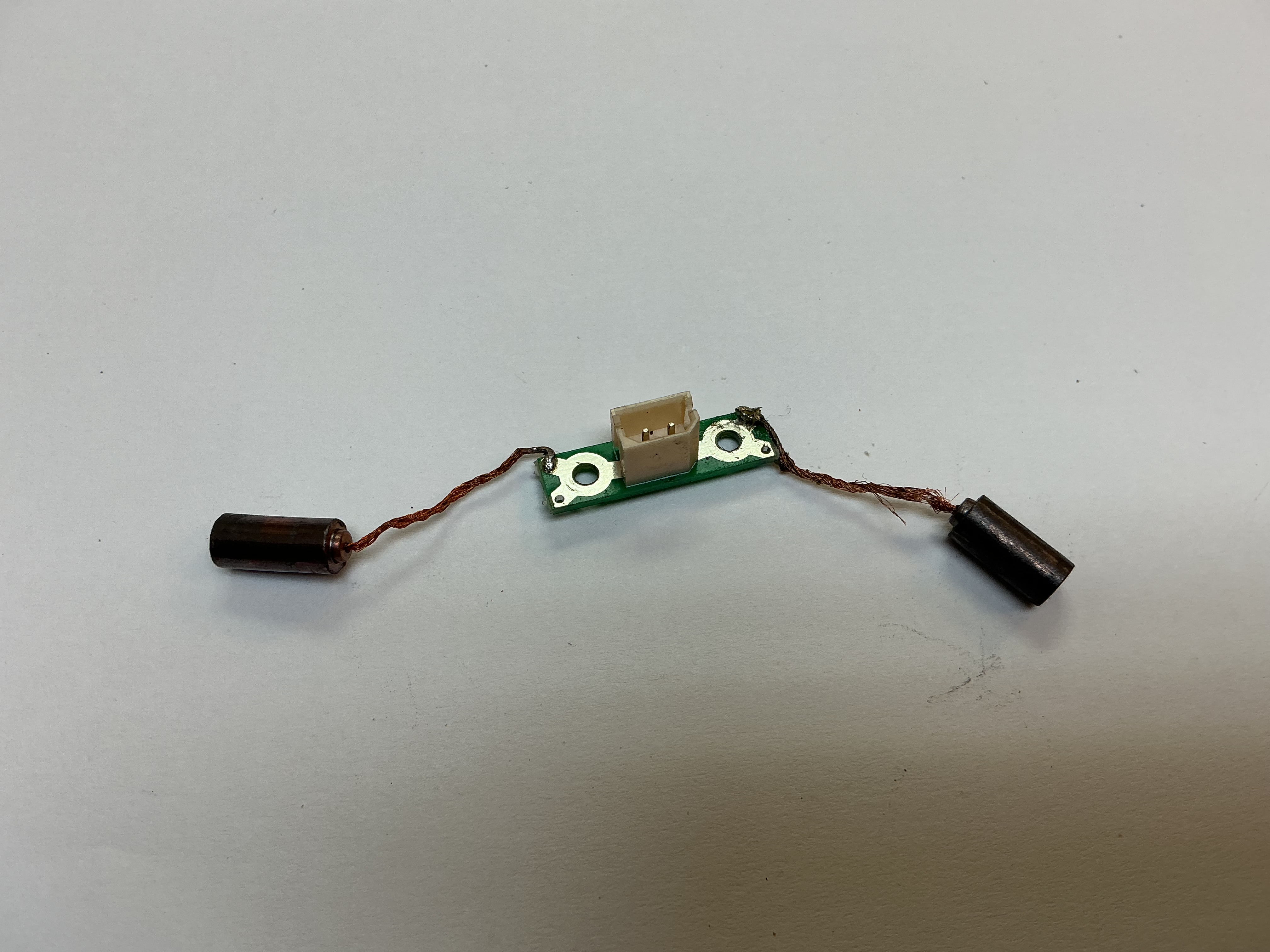 BRUSH ASSEMBLY / W/PCB / FRONT OR REAR / USE IE0000126 SPRINGS / RAILKING ONE GAUGE 