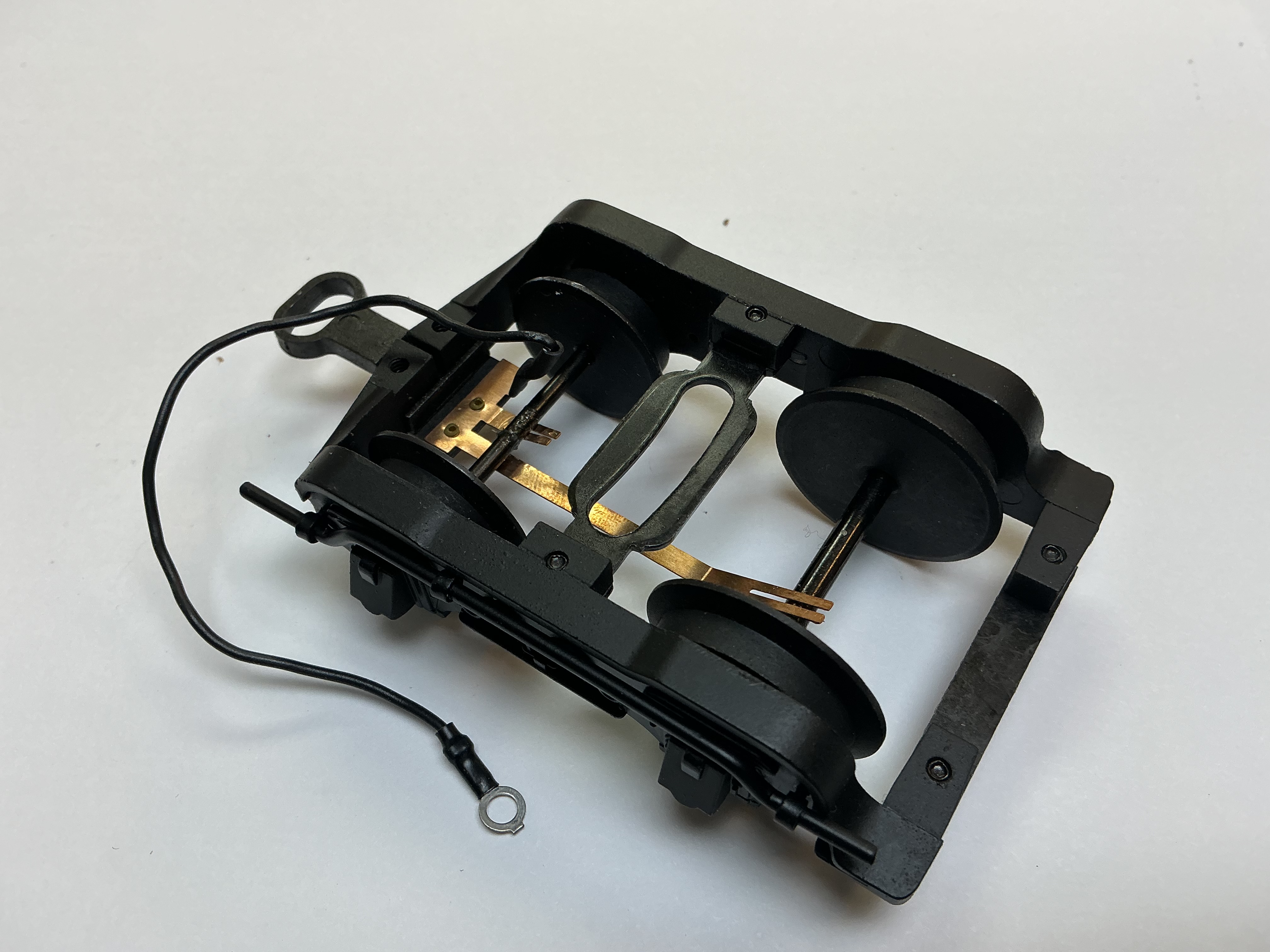 4-WHEEL TRAILING TRUCK / BRUNSWICK GREEN / W/AXLE CONTACT / 3-RAIL / PREMIER J-1 2-10-4