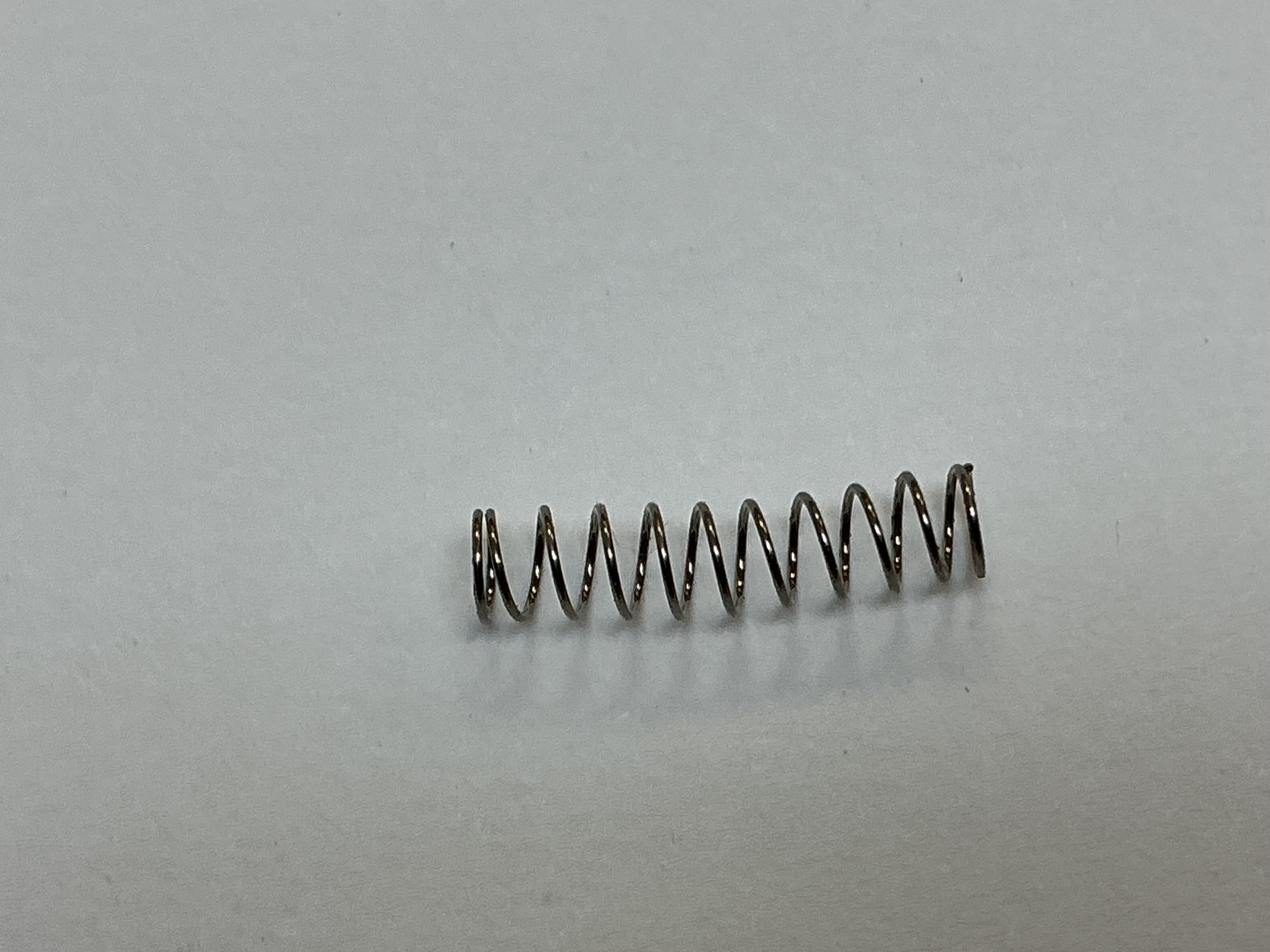 SPRING / COIL / 3.3mm D x 14.8mm L / SLIDE SHOE PICK UP / RAILKING ONE GAUGE SD70 & ES44AC