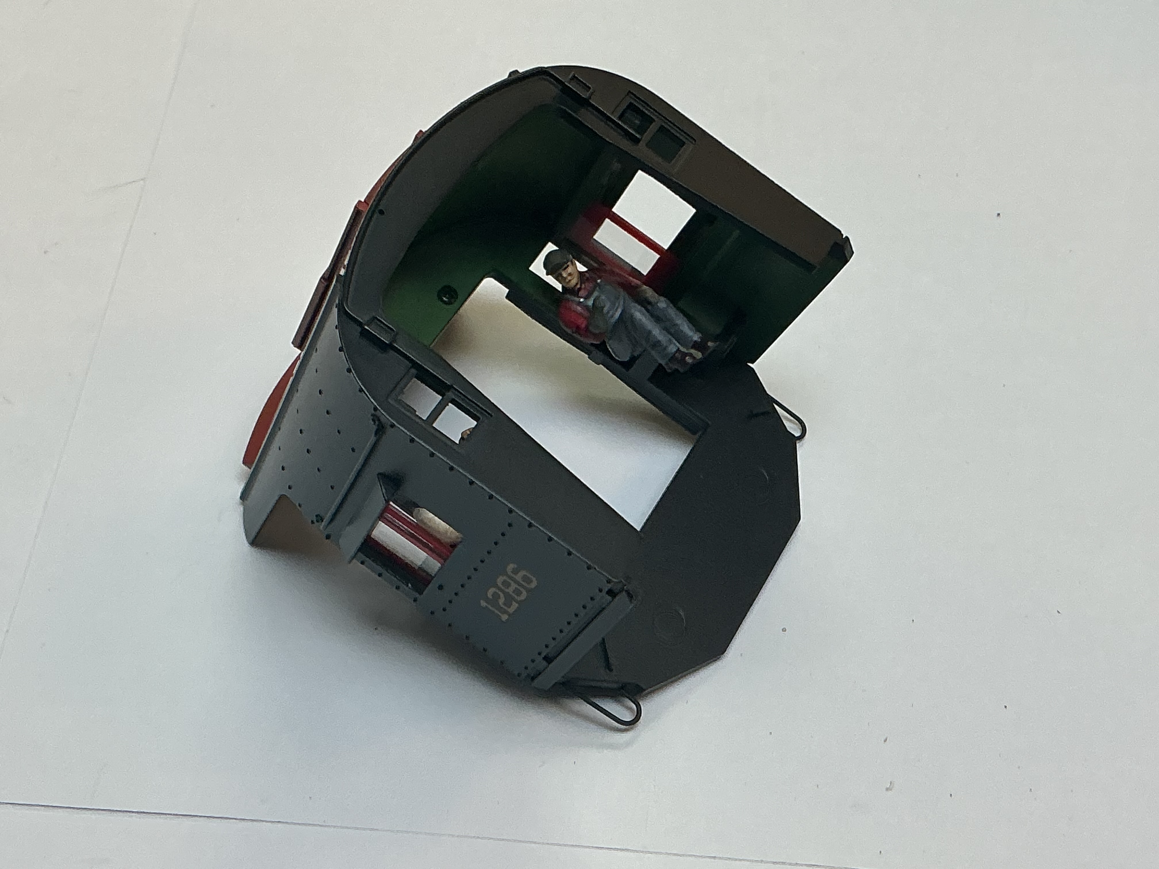 CAB / COMPLETE / W/FIGURES / BRUNSWICK GREEN & TUSCAN RED / PRR #1296 / PREMIER L-1 MIKADO 2-8-2