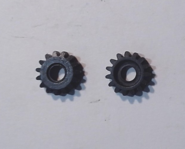GEAR / IDLER / SMALL / 3/2 FEATURE 6-WHEEL TRUCK / 10.6mm O.D. x 3.55mm I.D. x 2.5mm THICK / 15 TOOTH / USES PIN FC2101730