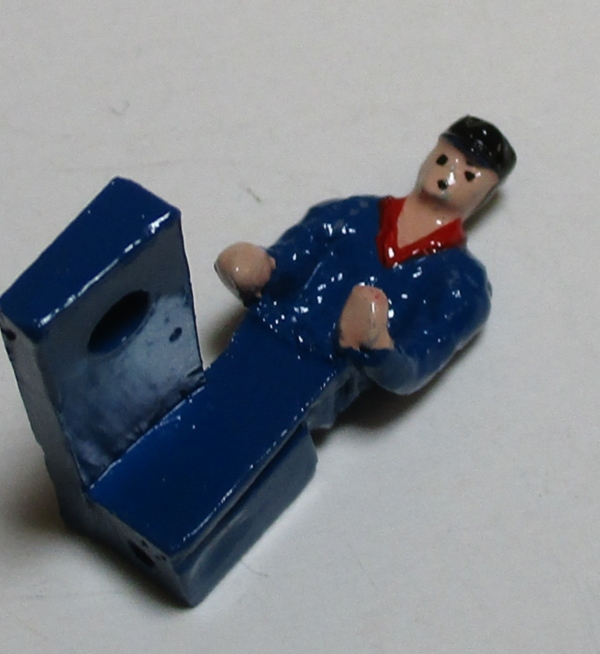 FIGURE / ENGINEER / SEATED / DIE-CAST / RH SIDE MOUNTING / EARLY PREMIER STEAM / BLUE