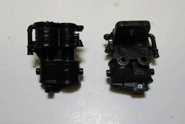 AIR PUMP / BLACK / WESTINGHOUSE CROSS COMPOUND TYPE /  CENTER MOUNT / MOLDED BRACKET / PREMIER BIG BOY 4-8-8-4 / PREMIER N&W J 4-8-4 / PREMIER T-1 4-4-4-4 / SAME AS FB1100141