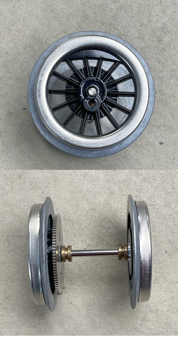 WHEEL & AXLE ASSEMBLY / STEAM / LARGE HOLE / 8-32 / BLACK SPOKED CENTERS / W/O TRACTION TIRES / TINPLATE STANDARD GAUGE