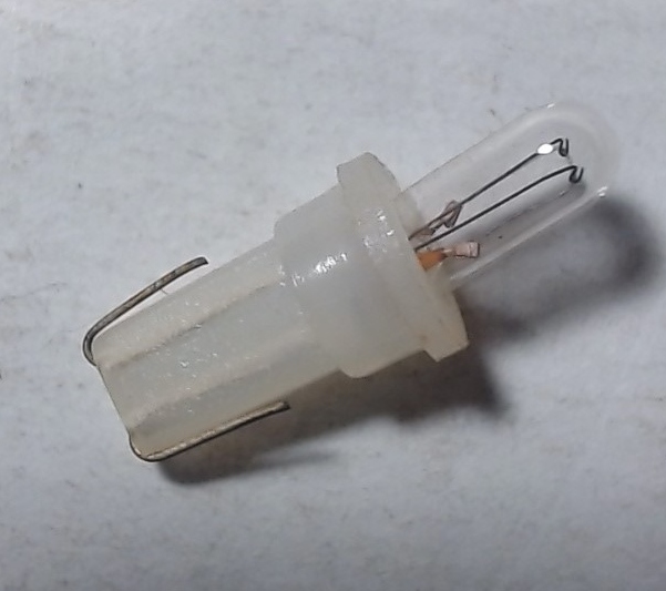 LAMP / 18V / BI-PIN W/BASE