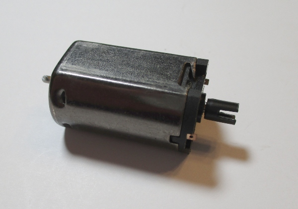 DC MOTOR / W/1 DOG BONE COUPLING / HO SCALE YELLOWSTONE 4-8-8-2