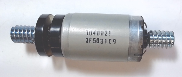 DC MOTOR / W/BLACK FLYWHEEL / DUAL WORM GEARS / RAILKING ONE GAUGE F-3 AND F-7 / MOTOR IN TRUCK