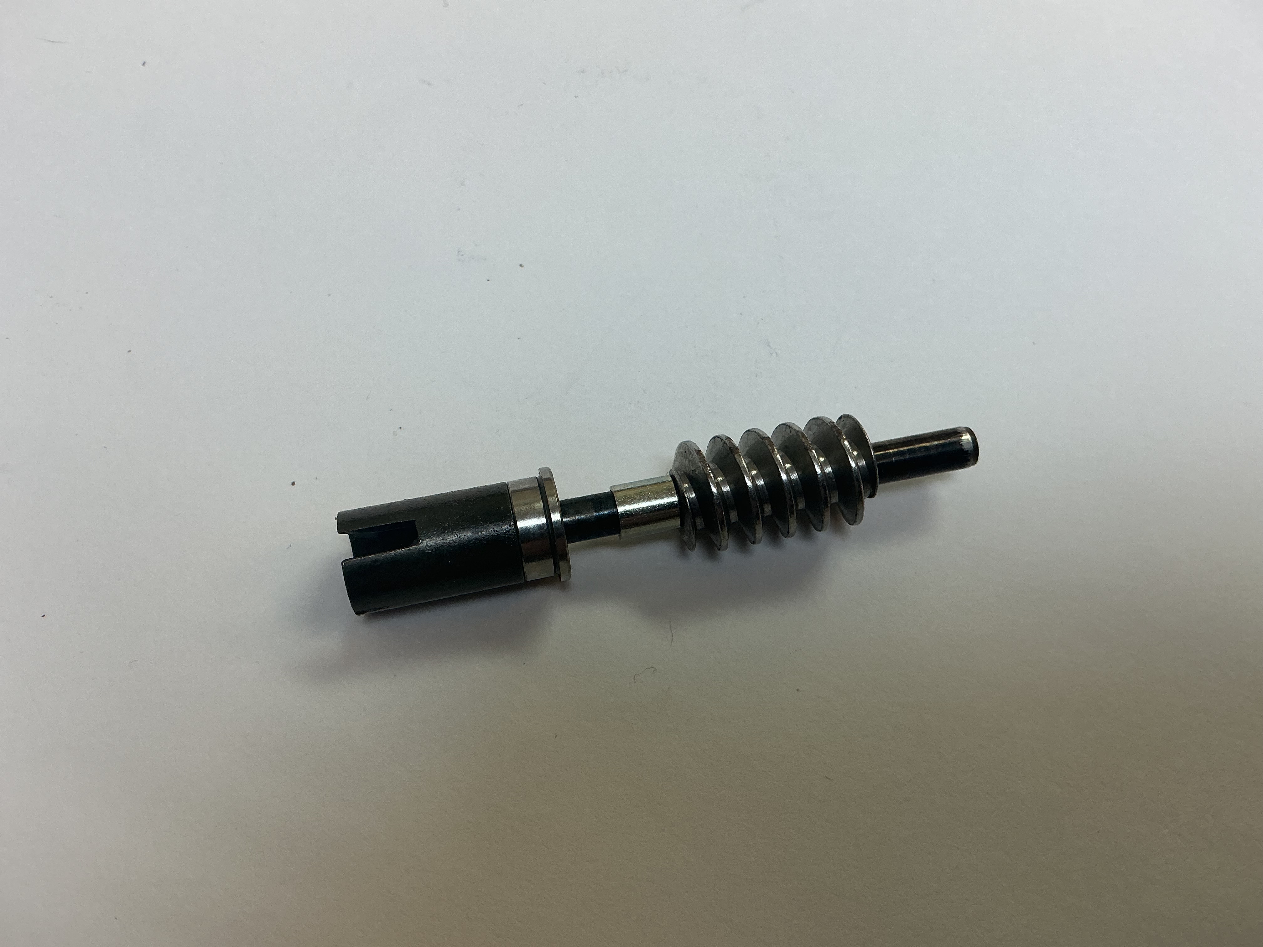 WORM GEAR / 56.6mm L / W/DOG BONE COUPLING / W/ONLY ONE BEARING / PREMIER LIGHT MIKADO 2-8-2 & L-1 MIKADO2-8-2