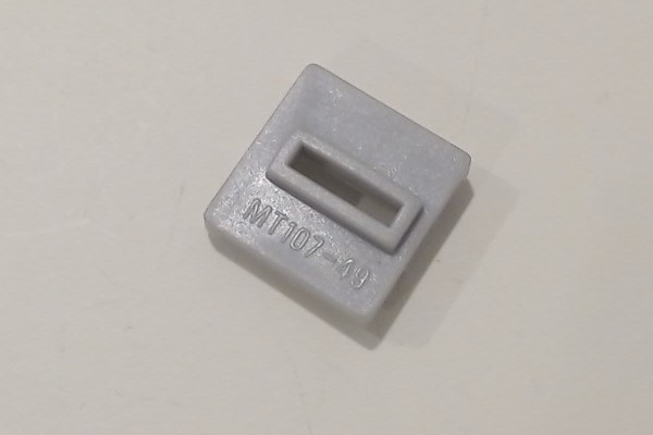 BRACKET / CAR MOUNT / GRAY / SHORT W/2 CLIPS / RAILKING OPERATING GAS STATION